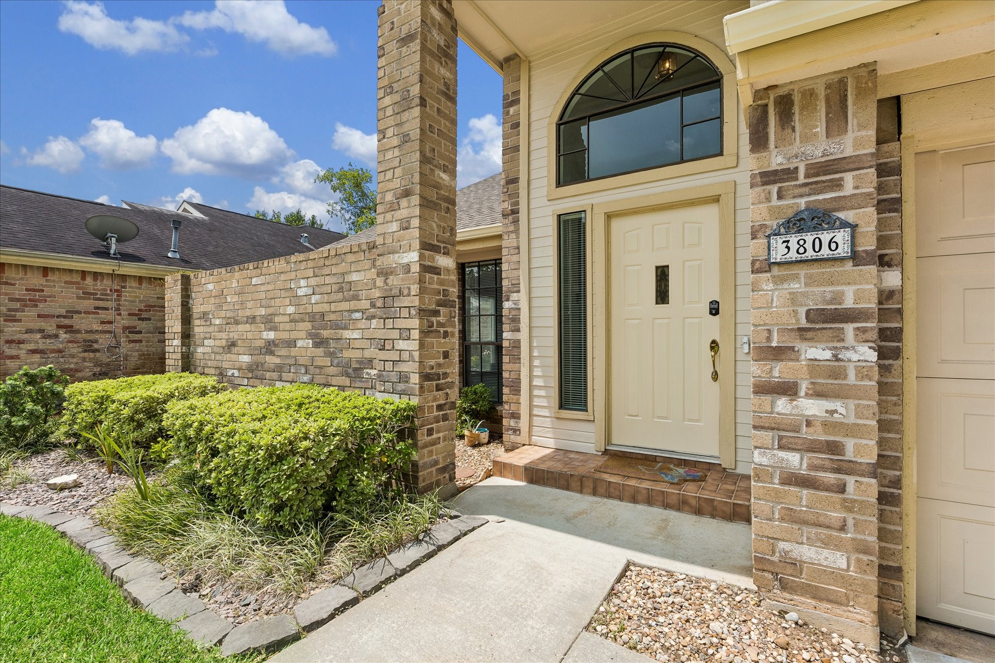 3806 Crystal Falls Drive Property Photo 1
