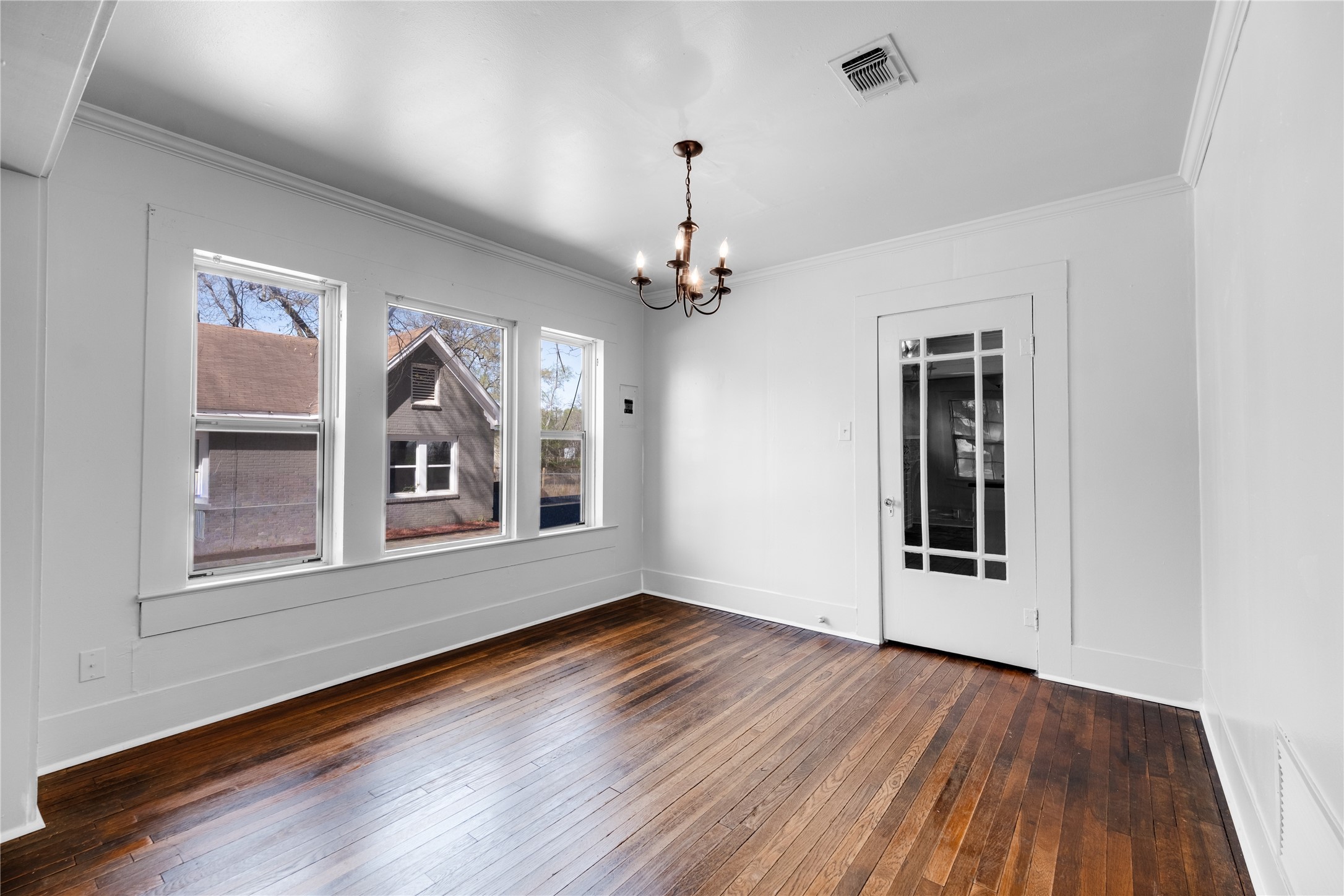 1106 W Rusk St Street Property Photo 14