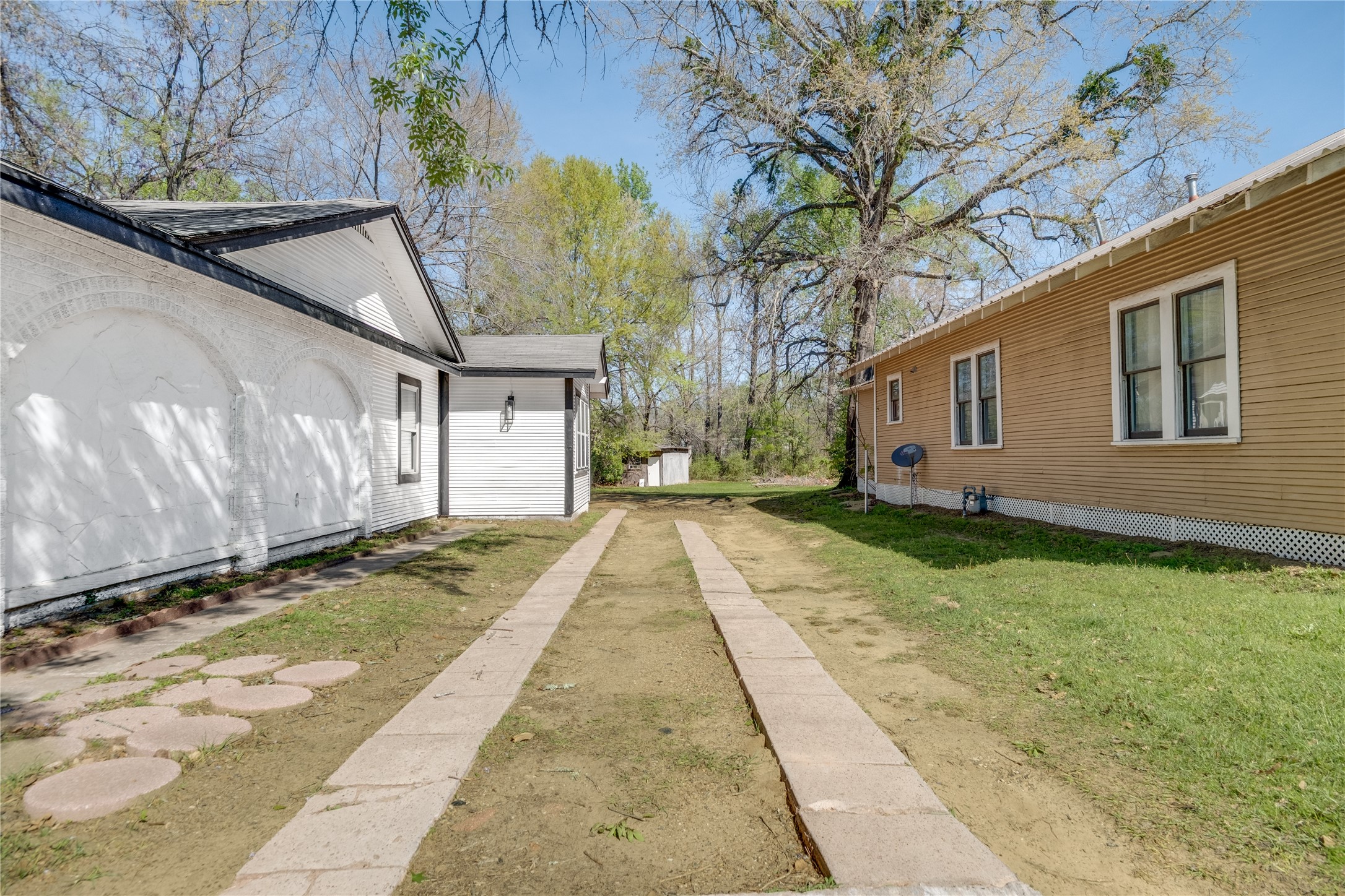 1106 W Rusk St Street Property Photo 37