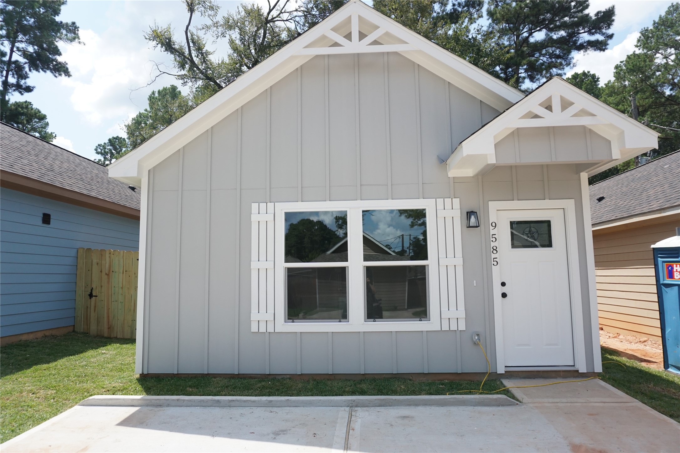 9585 Darkwood Property Photo 1