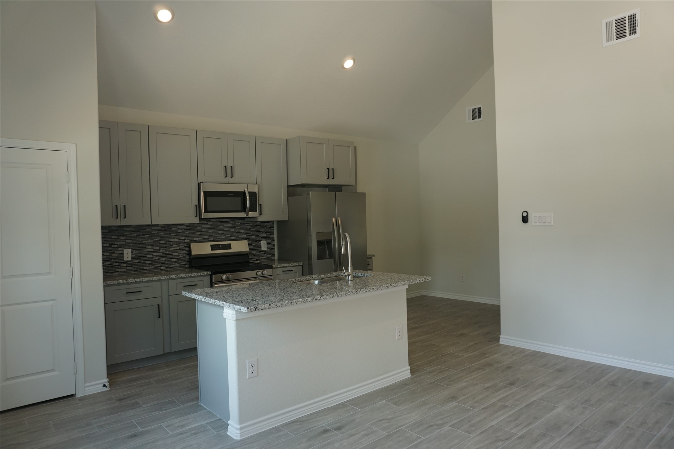 9585 Darkwood Property Photo 3