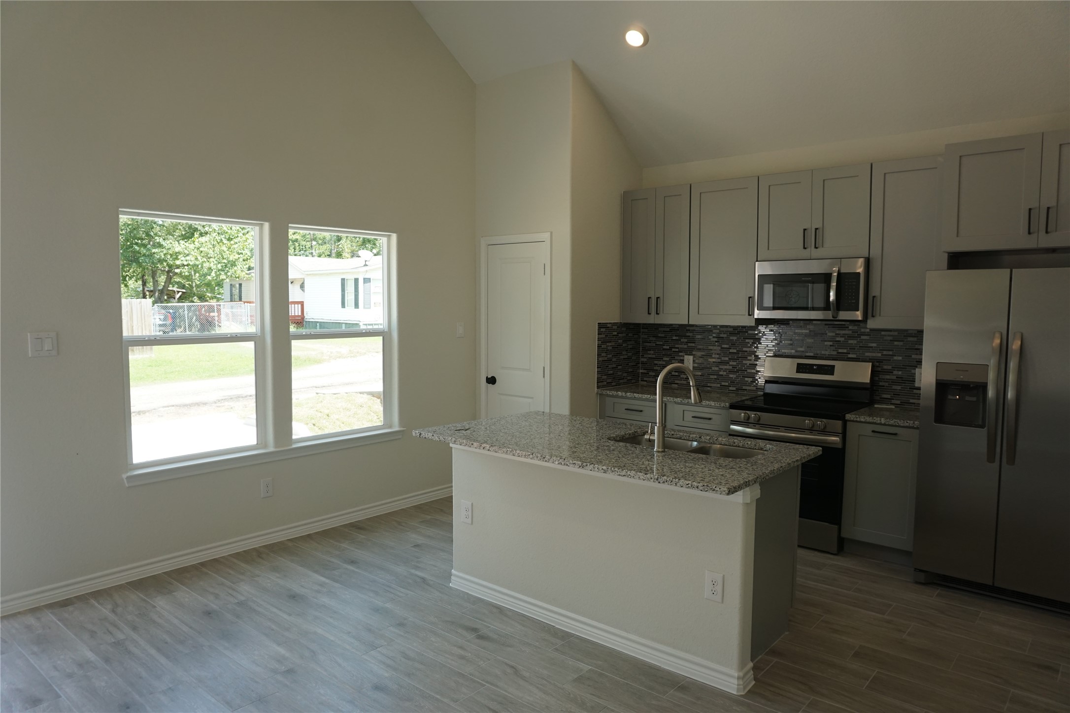 9585 Darkwood Property Photo 4