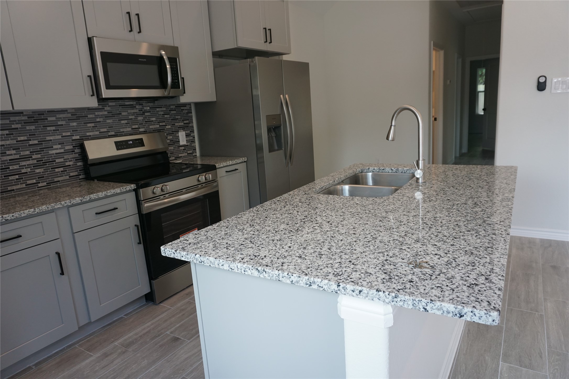 9585 Darkwood Property Photo 6