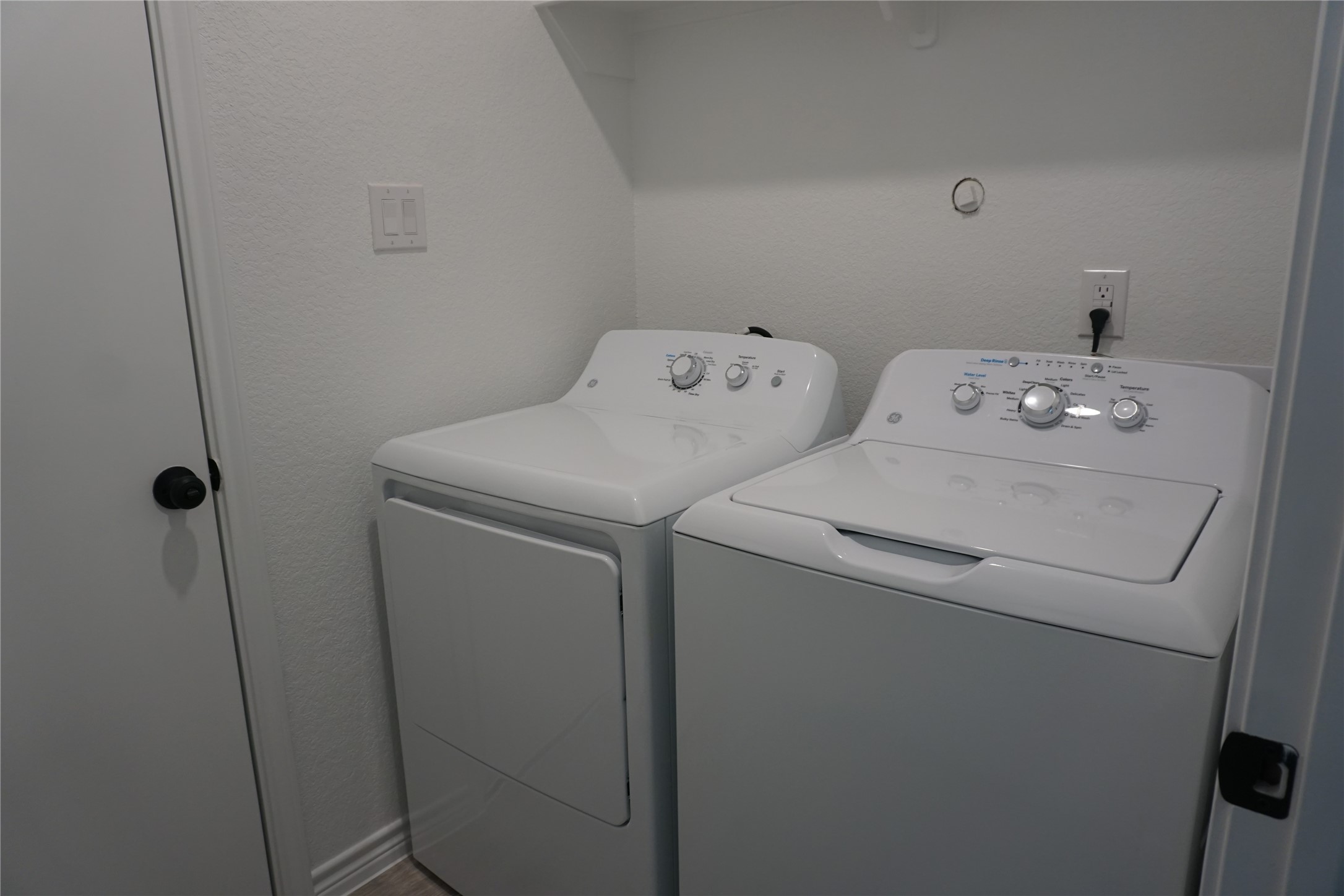 9585 Darkwood Property Photo 13