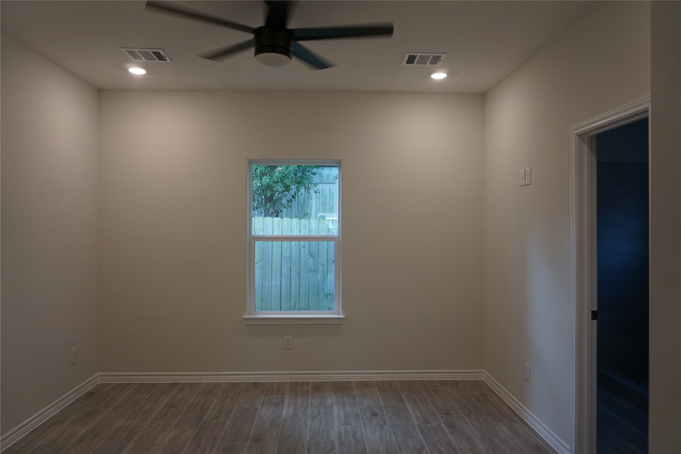 9585 Darkwood Property Photo 14