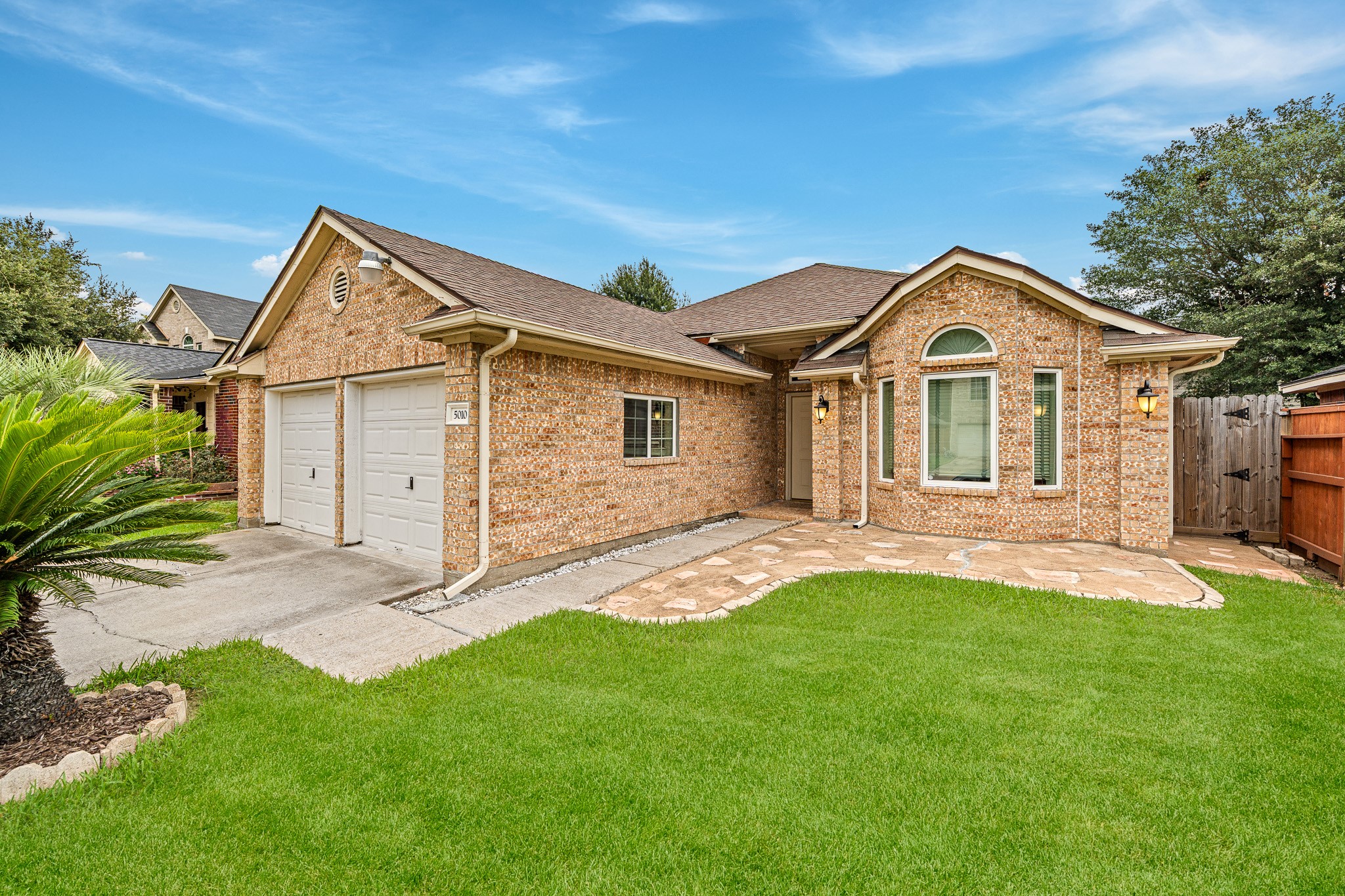 5010 E Newpark Drive Property Photo 4