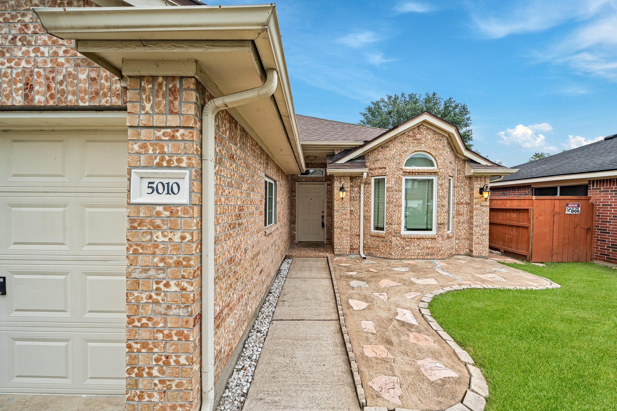 5010 E Newpark Drive Property Photo 5