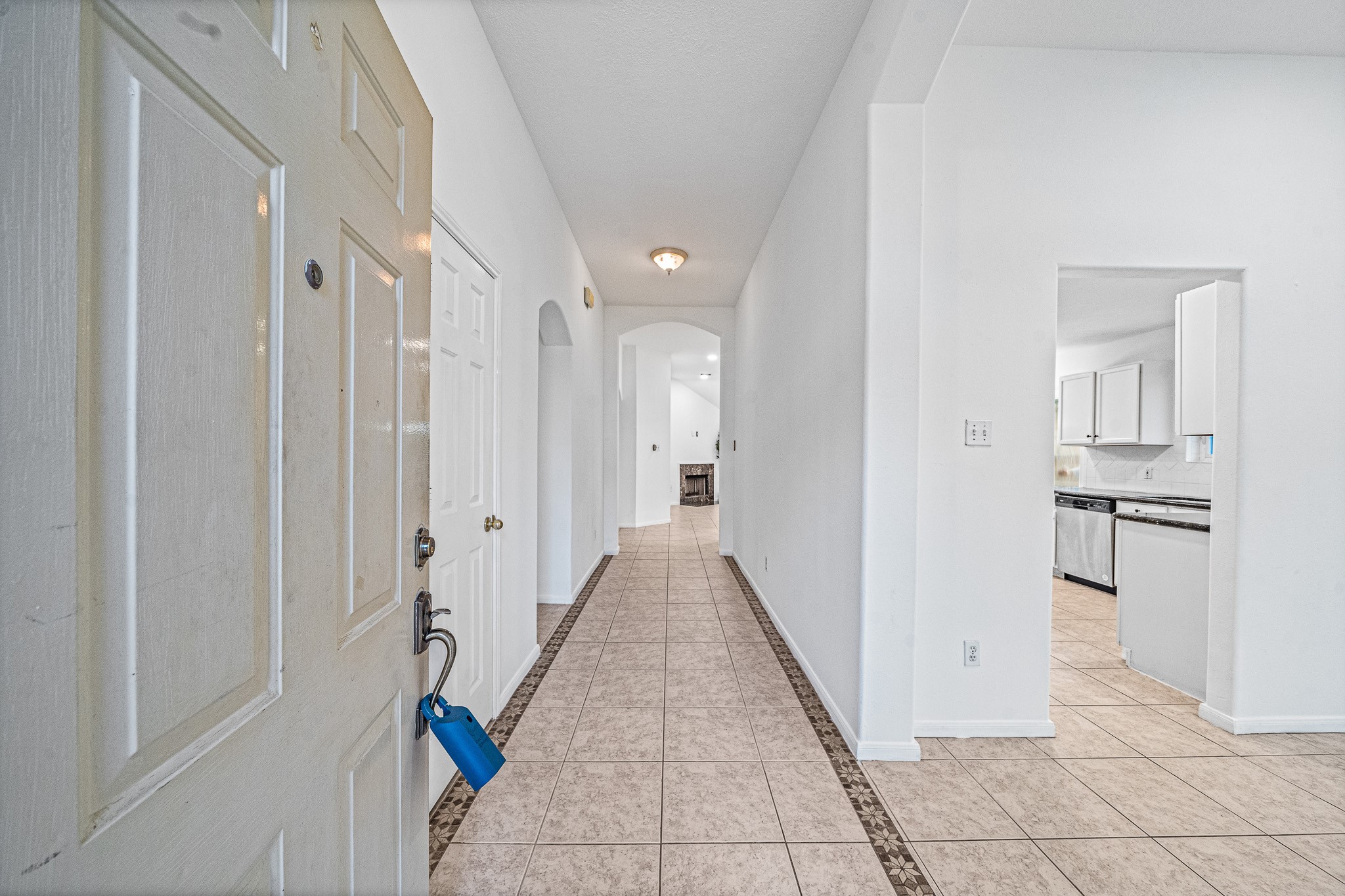 5010 E Newpark Drive Property Photo 6