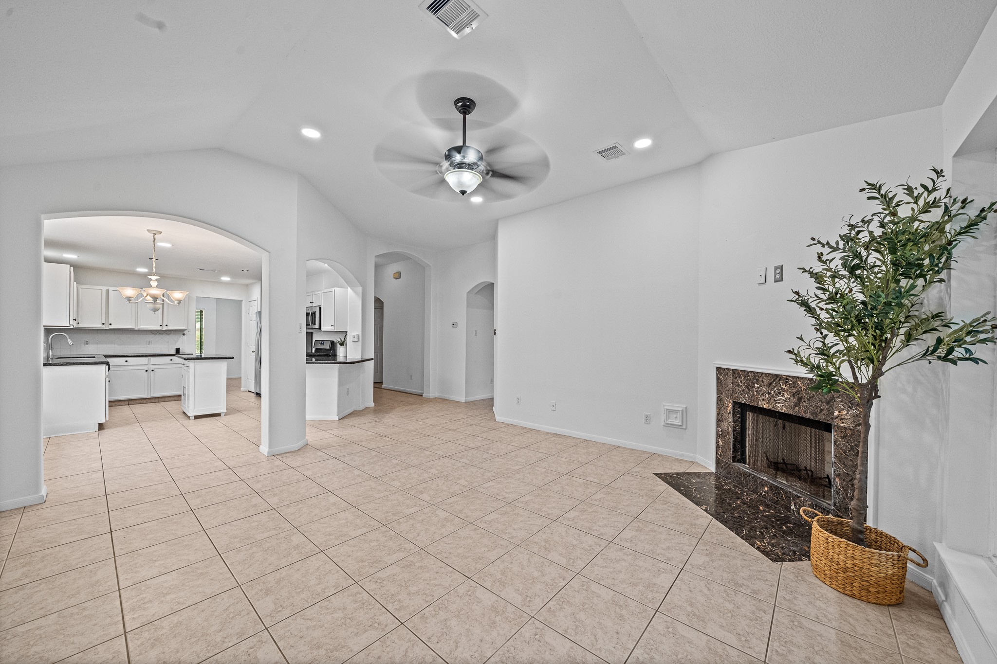 5010 E Newpark Drive Property Photo 8