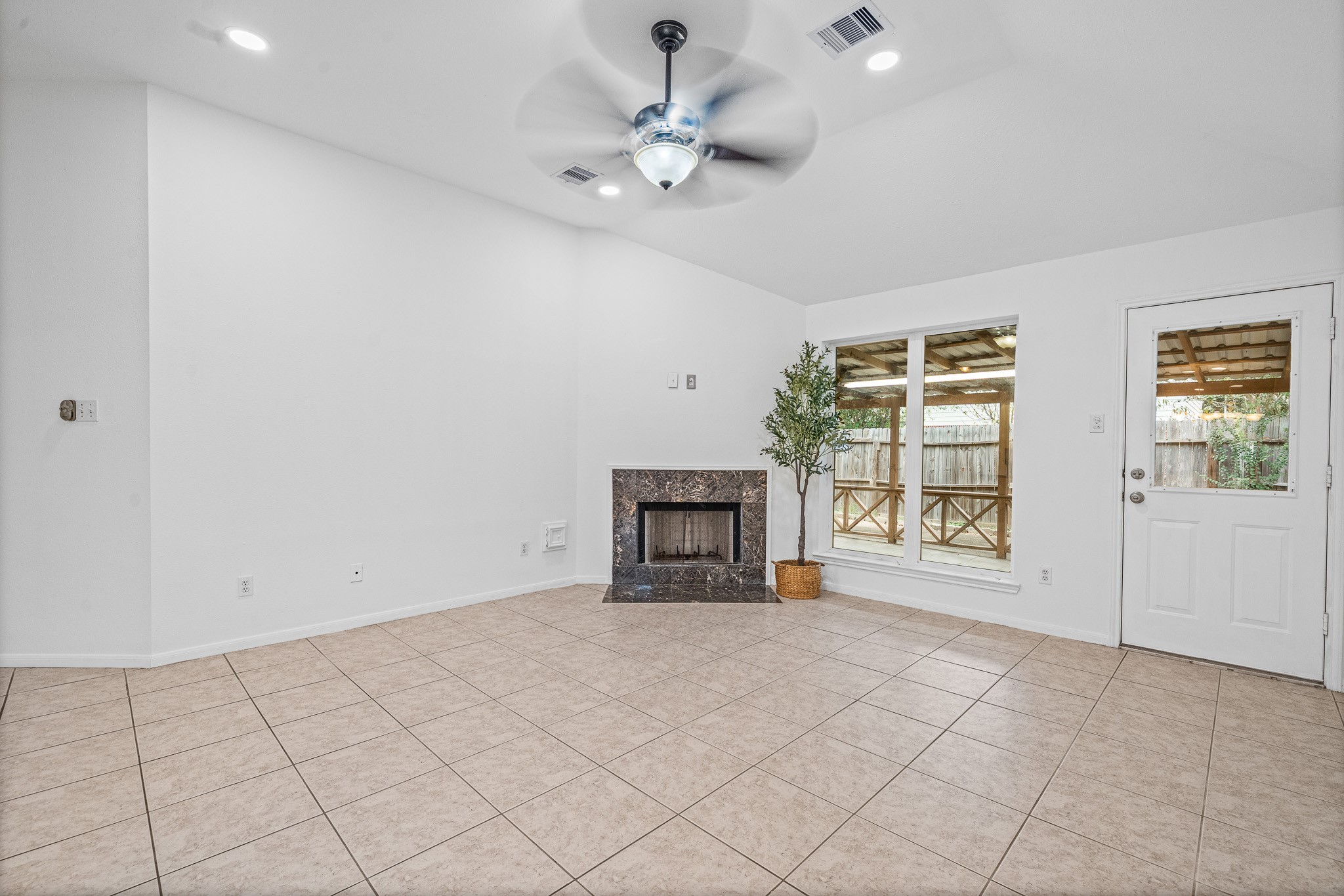 5010 E Newpark Drive Property Photo 10