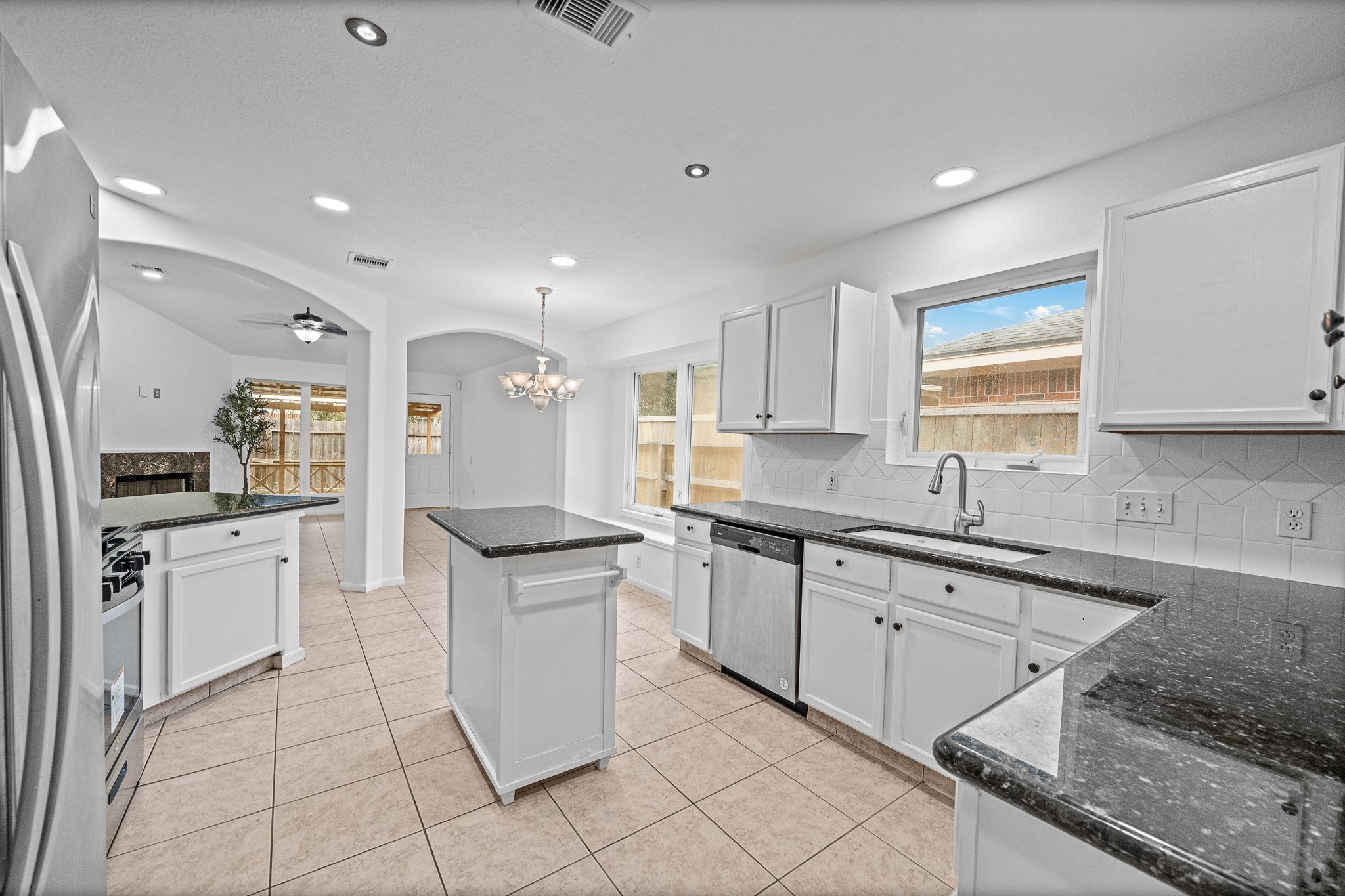 5010 E Newpark Drive Property Photo 15