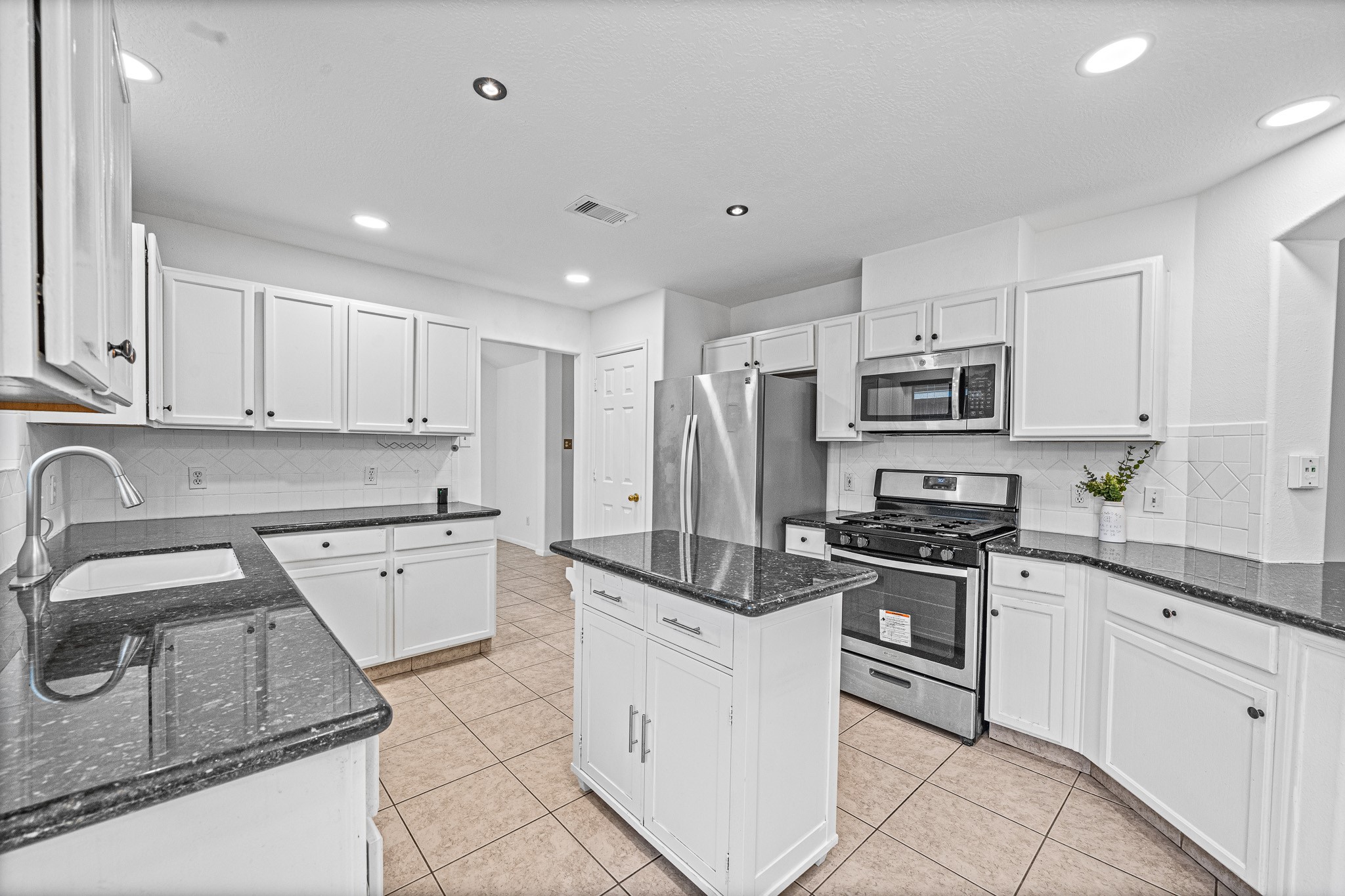 5010 E Newpark Drive Property Photo 17