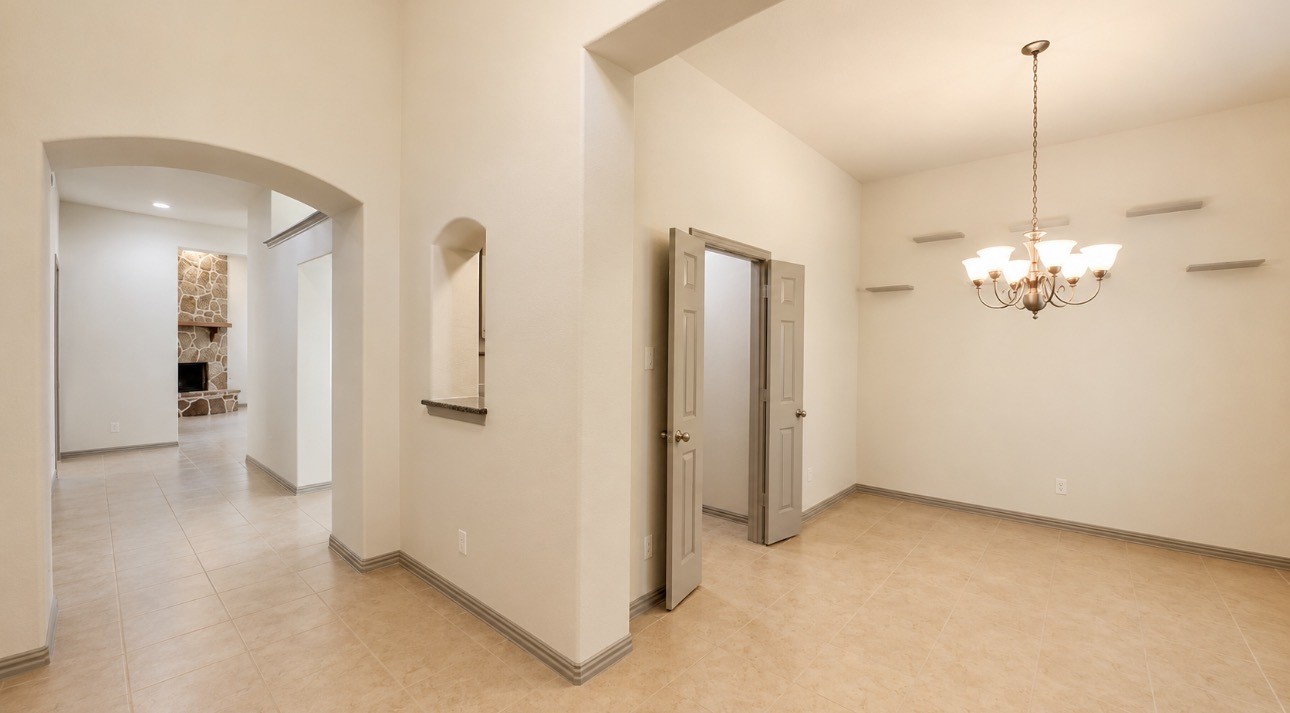 6181 Bridgewater Lane Property Photo 4