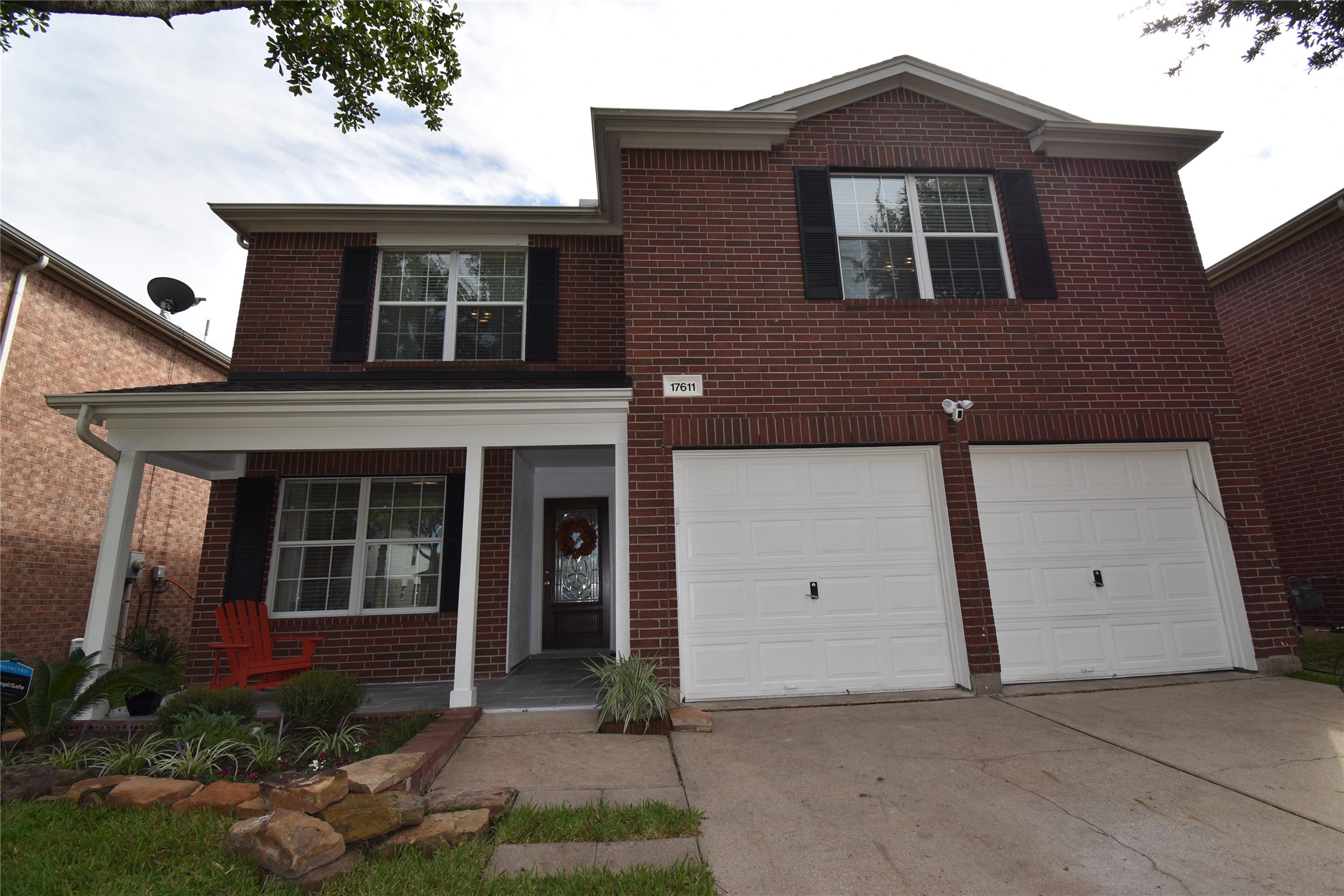 17611 Hoover Gardens Drive Property Photo 1