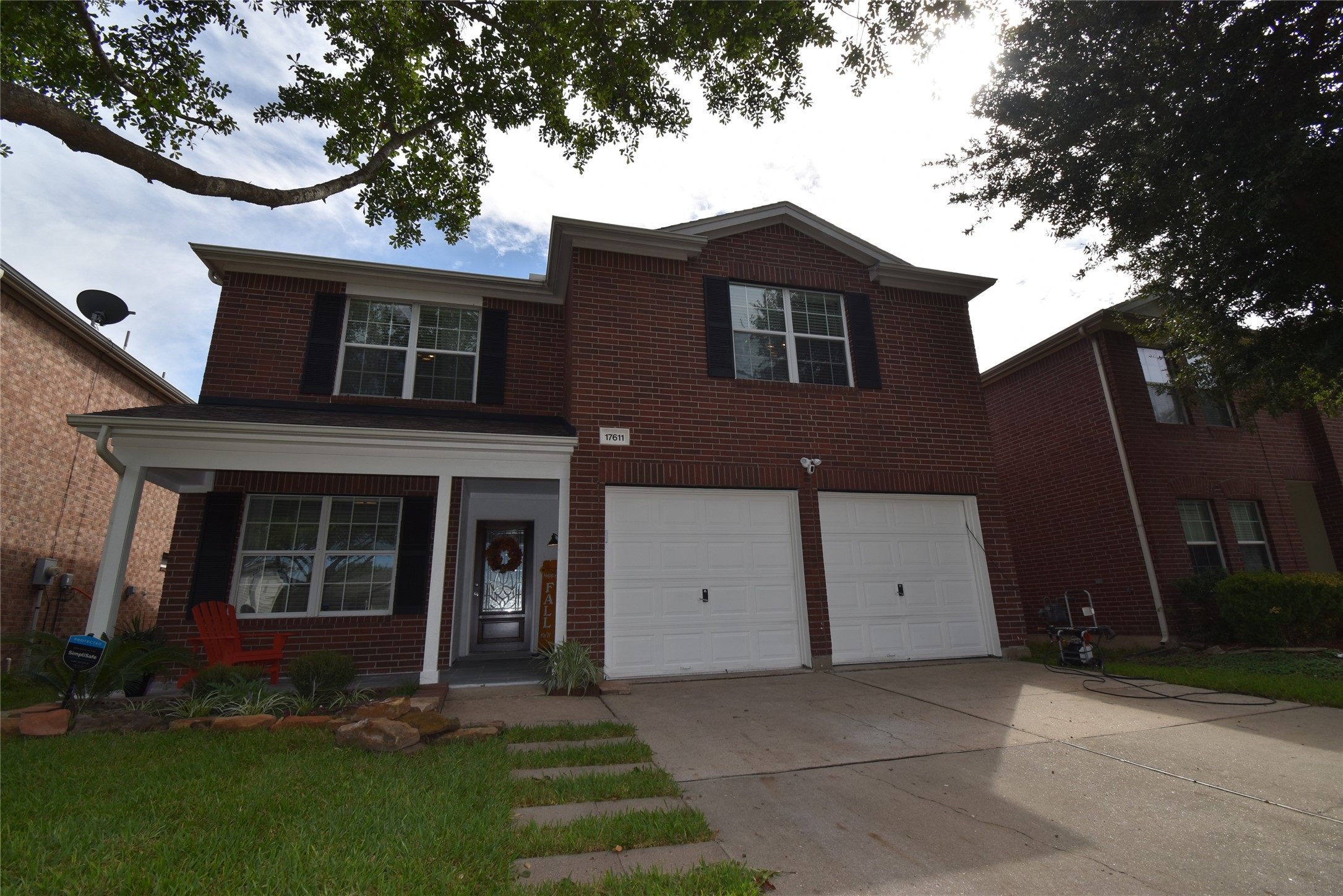 17611 Hoover Gardens Drive Property Photo 2