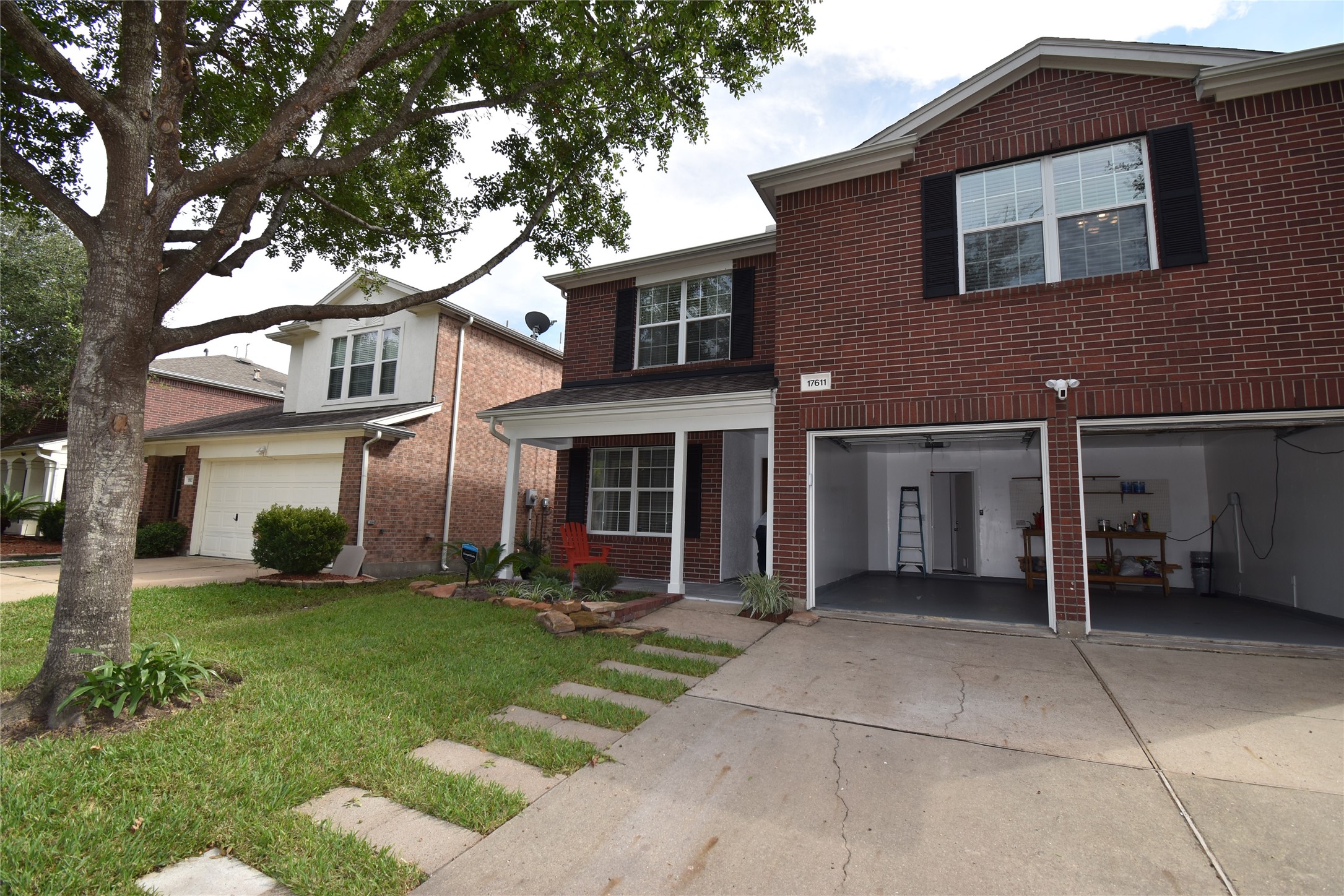 17611 Hoover Gardens Drive Property Photo 4