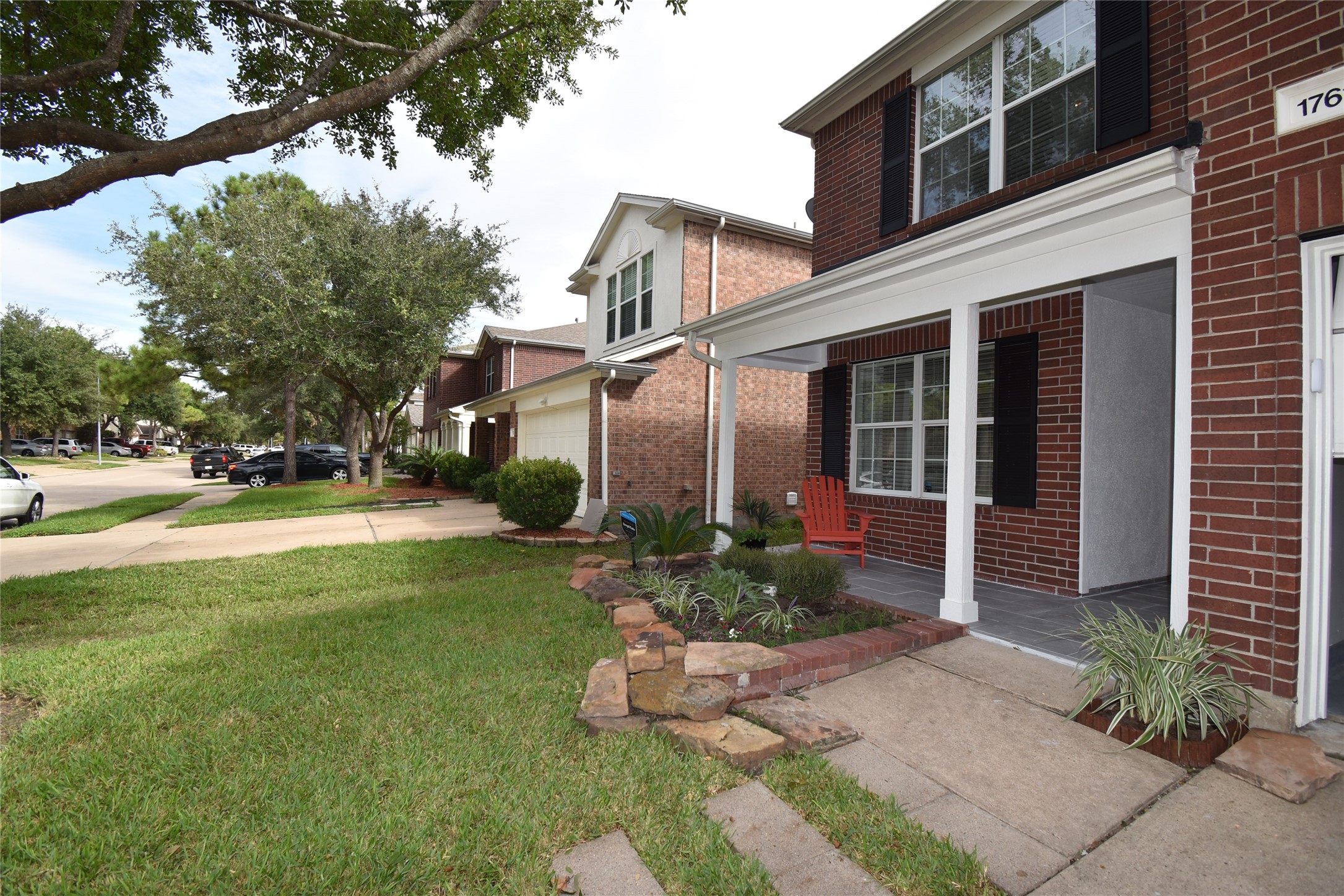 17611 Hoover Gardens Drive Property Photo 5