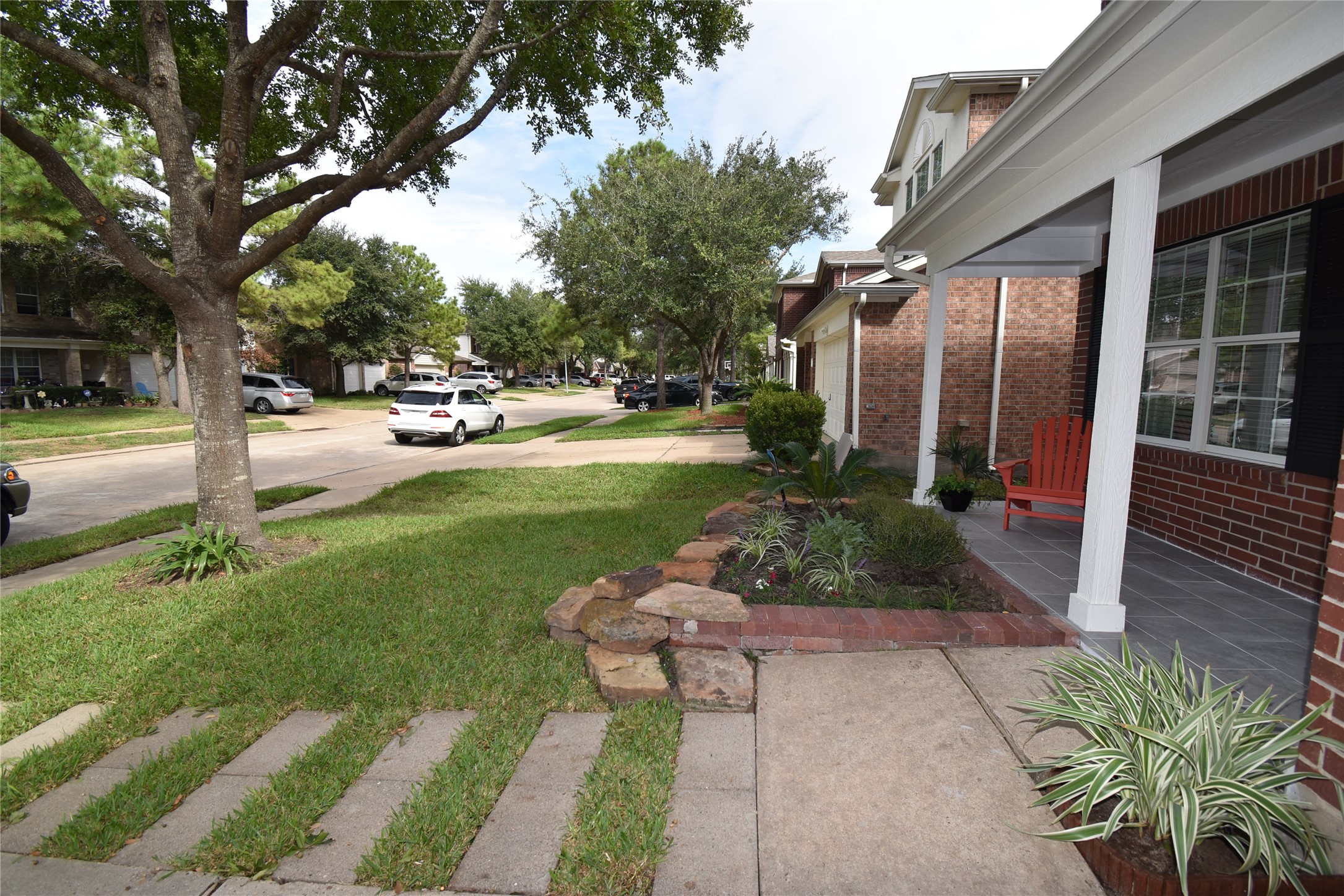 17611 Hoover Gardens Drive Property Photo 6
