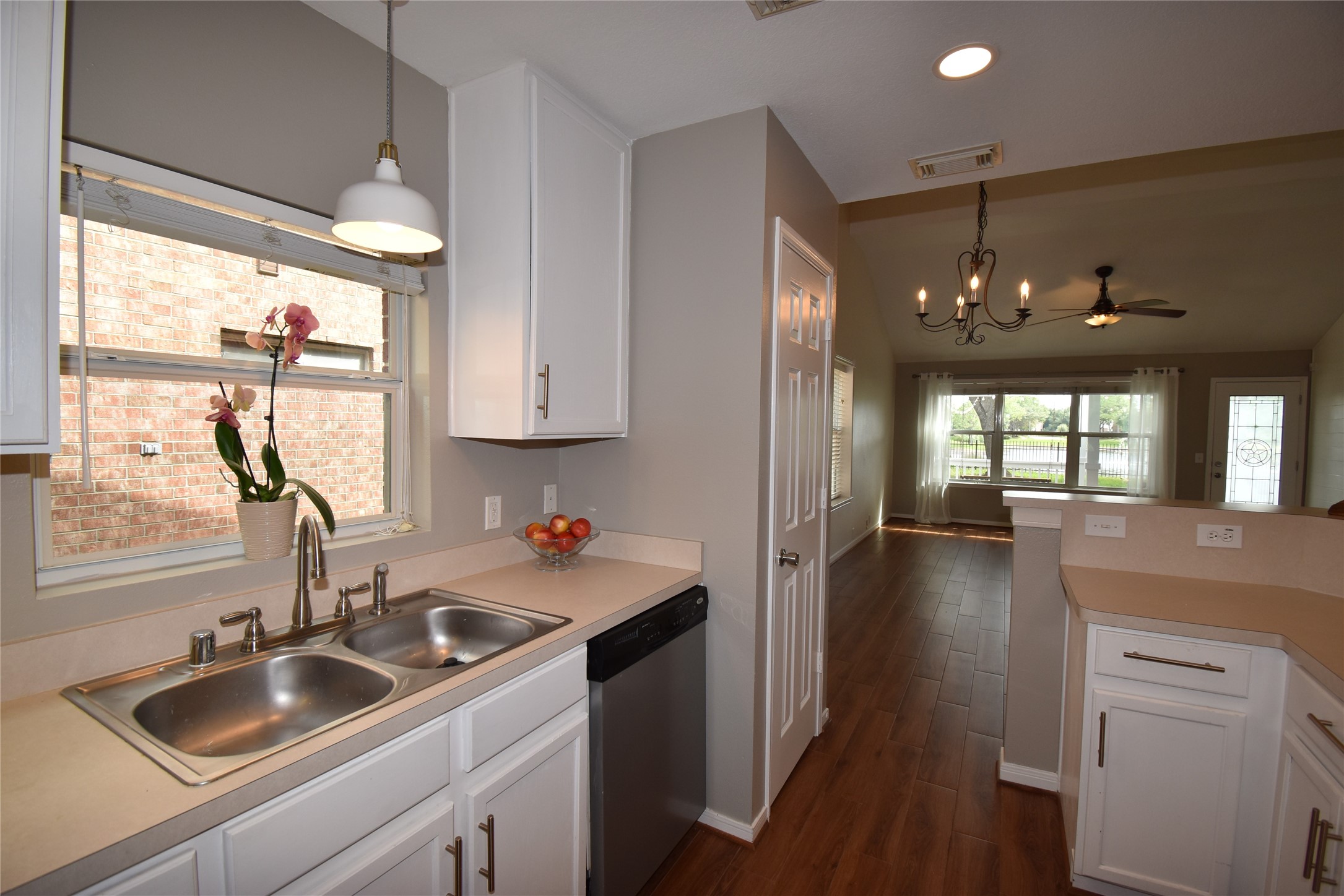 17611 Hoover Gardens Drive Property Photo 8