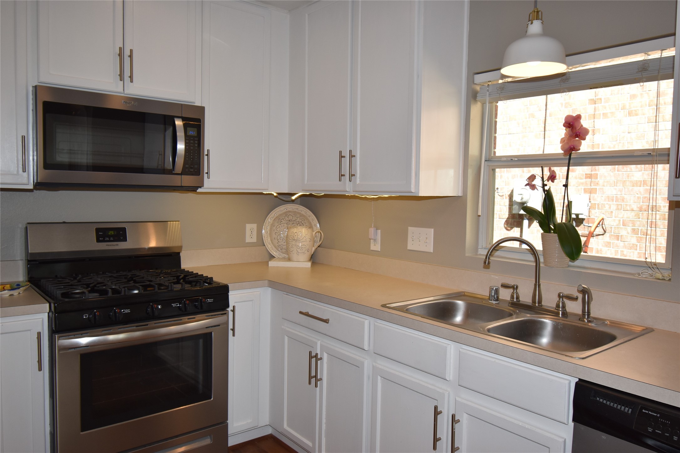 17611 Hoover Gardens Drive Property Photo 12