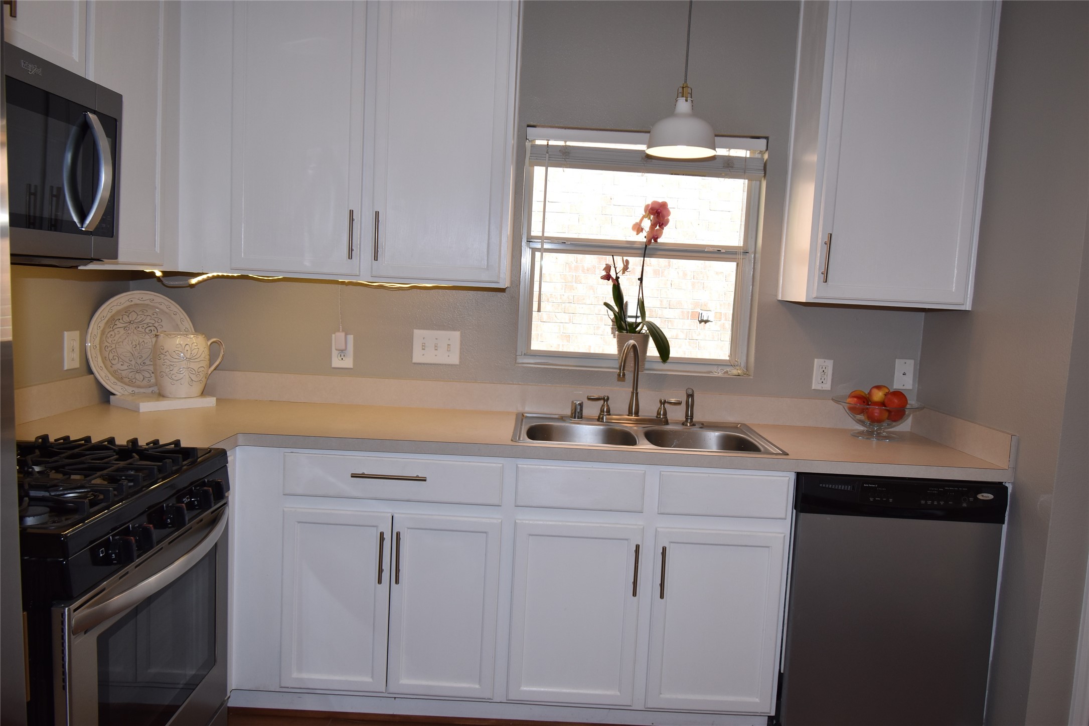 17611 Hoover Gardens Drive Property Photo 13