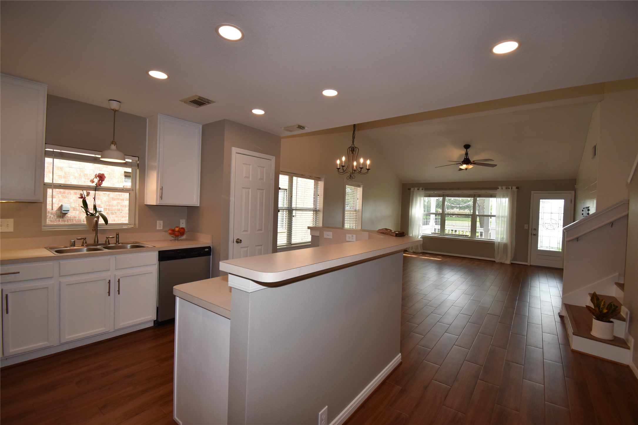 17611 Hoover Gardens Drive Property Photo 18