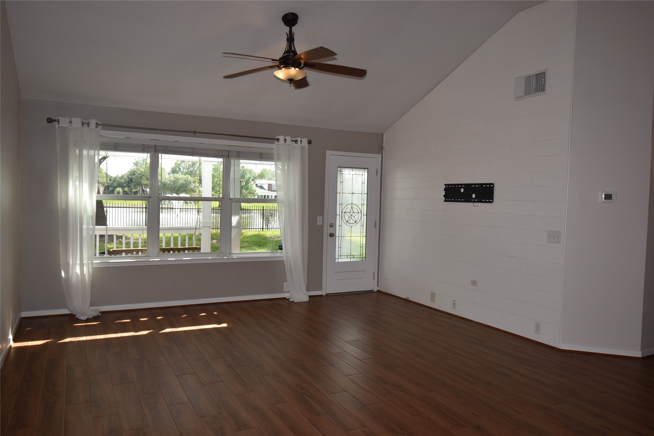 17611 Hoover Gardens Drive Property Photo 20
