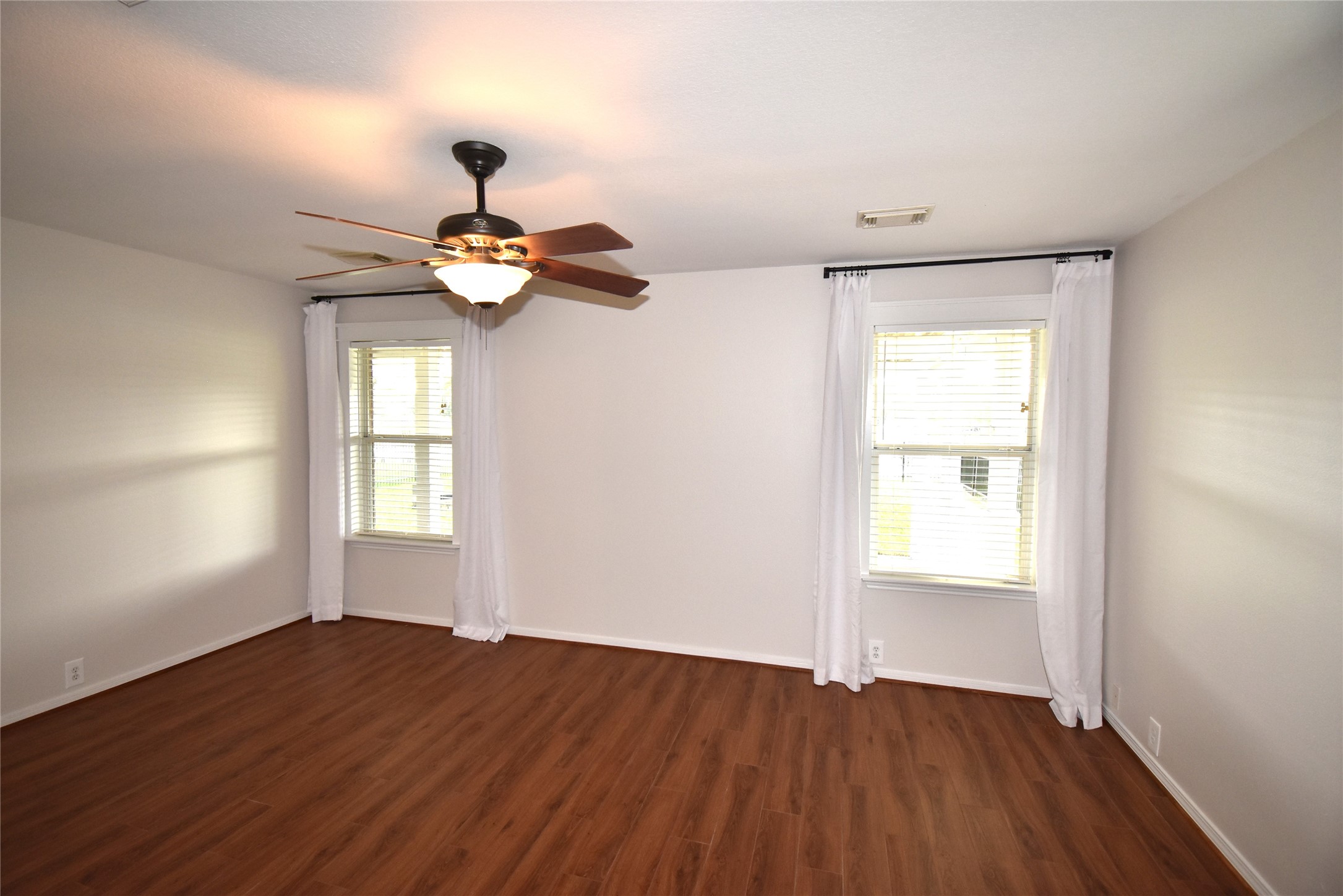 17611 Hoover Gardens Drive Property Photo 22