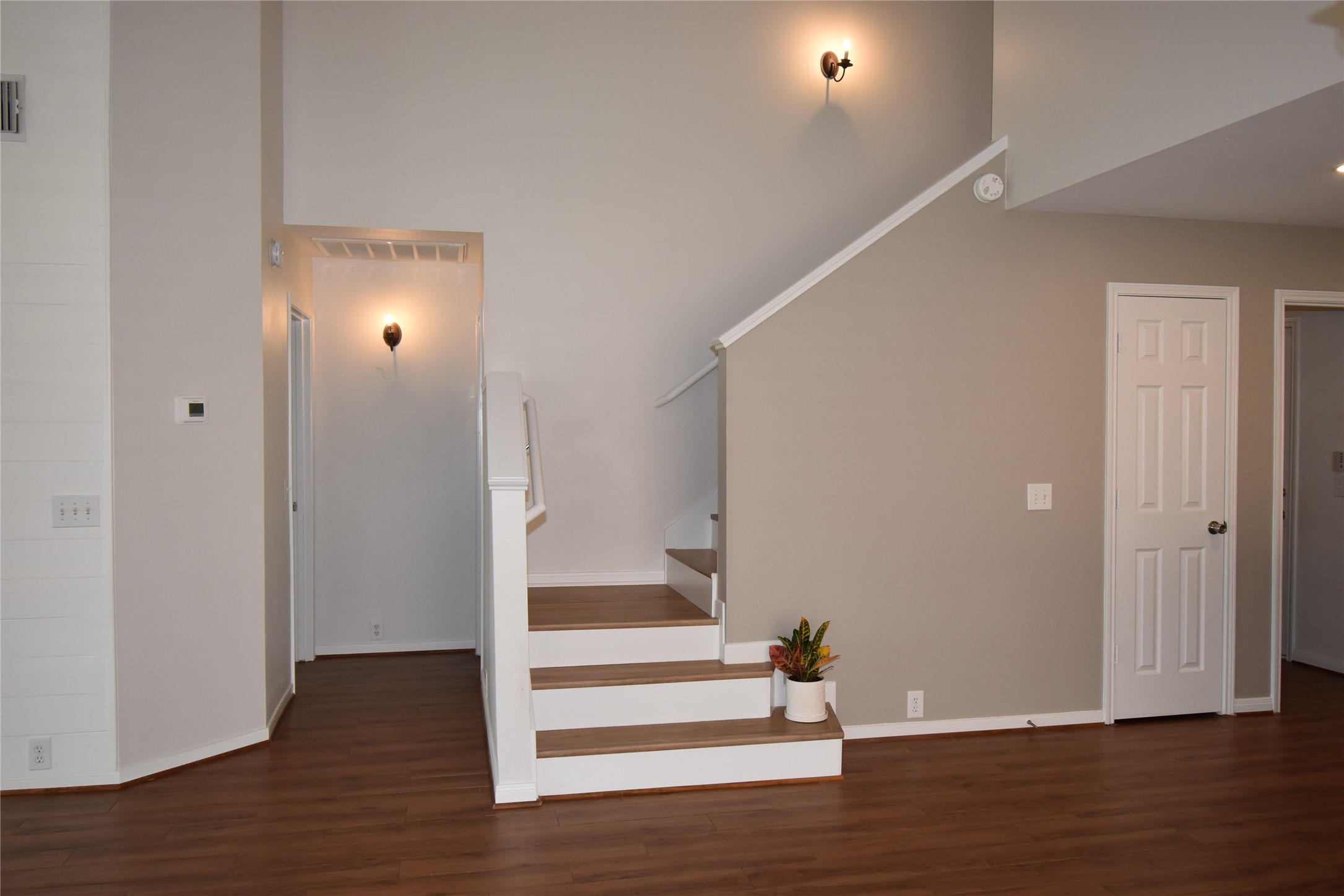 17611 Hoover Gardens Drive Property Photo 26