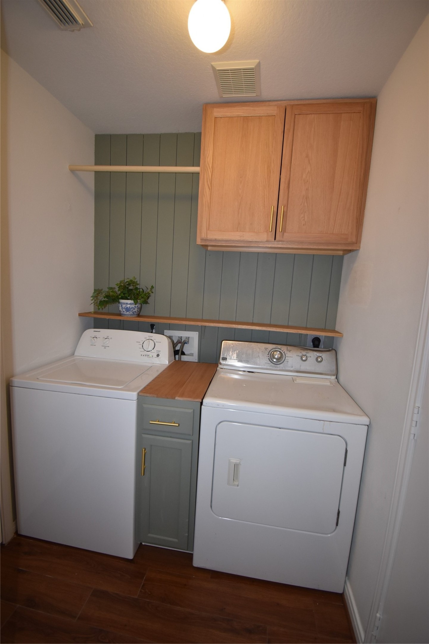 17611 Hoover Gardens Drive Property Photo 28