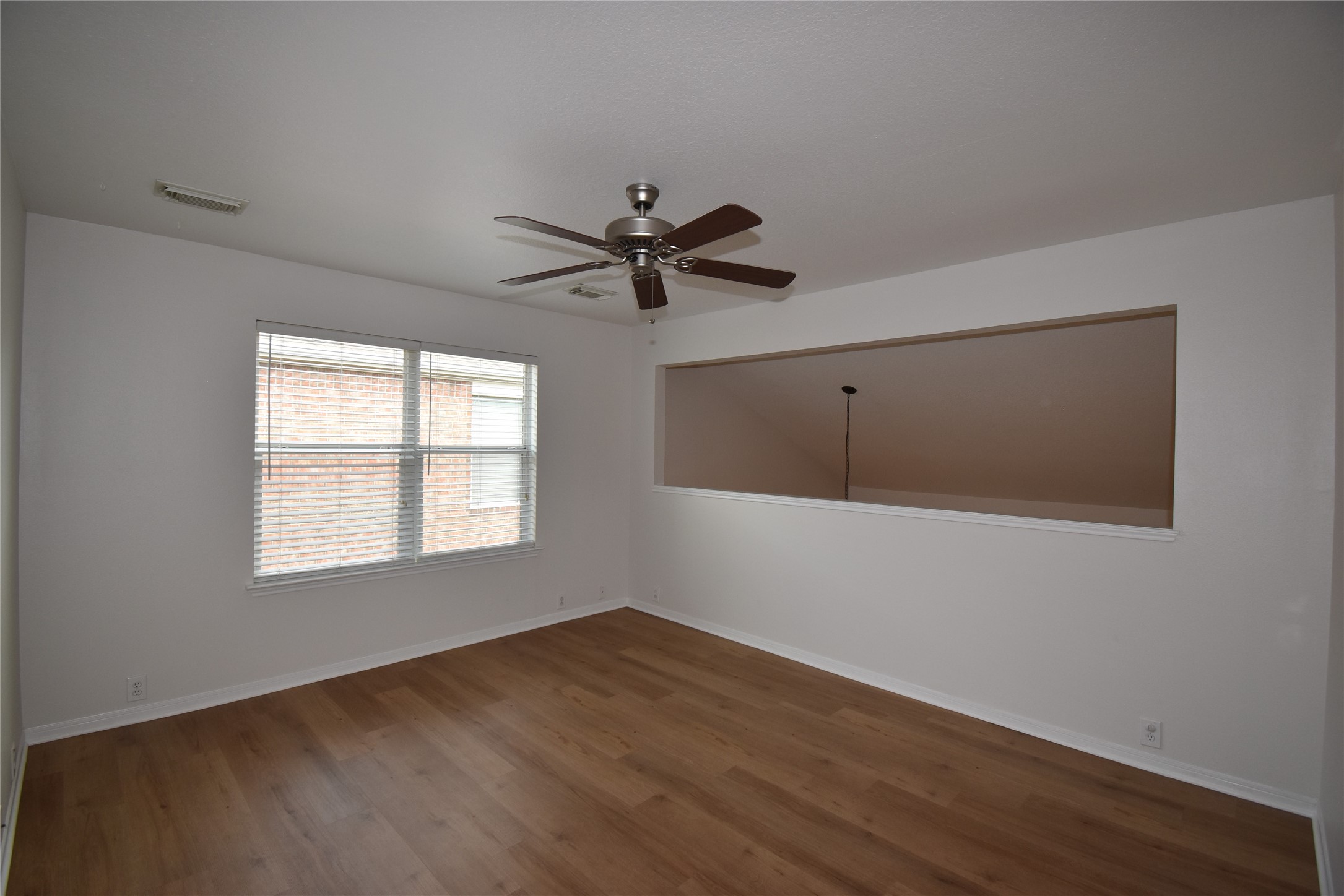 17611 Hoover Gardens Drive Property Photo 29