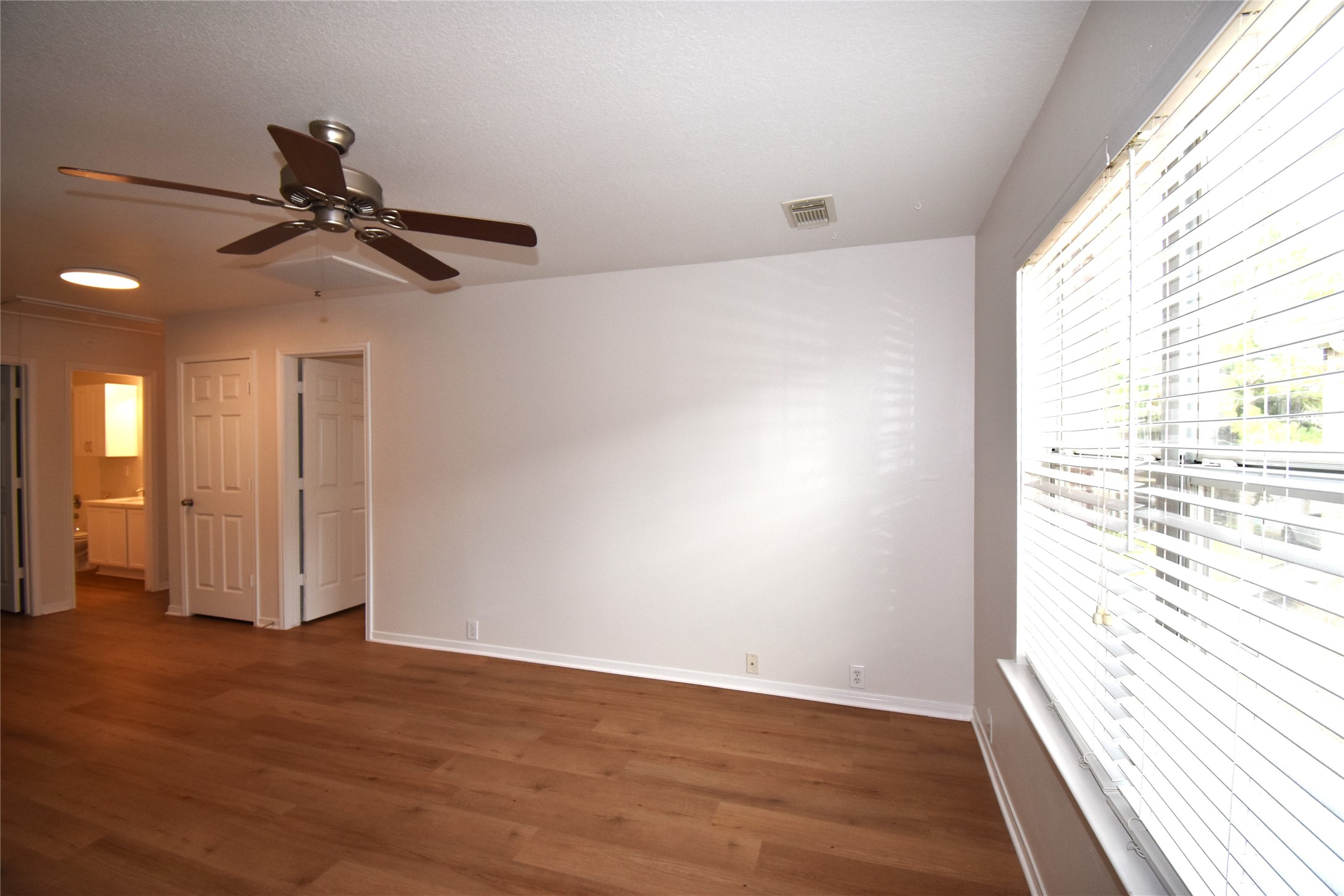 17611 Hoover Gardens Drive Property Photo 30