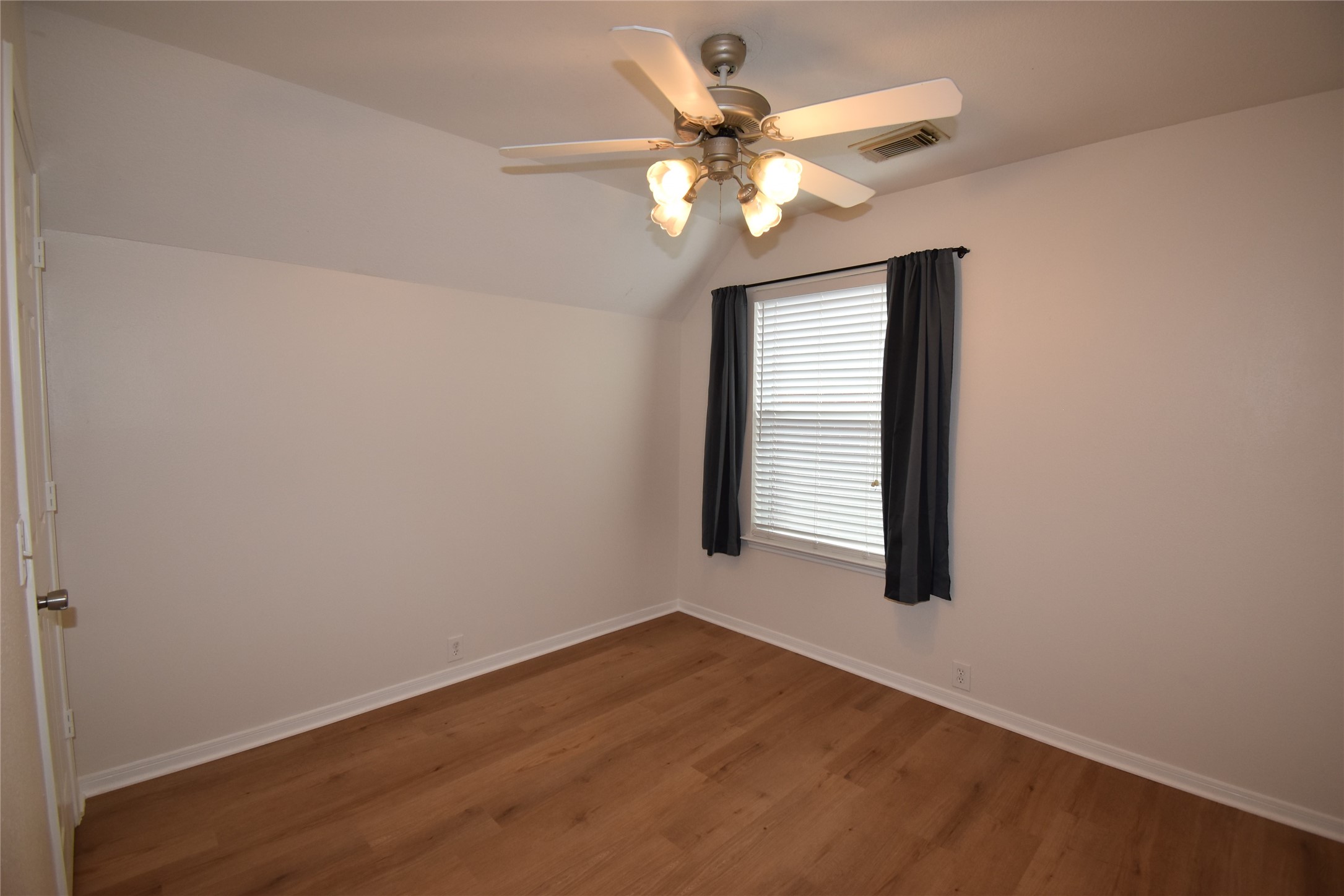 17611 Hoover Gardens Drive Property Photo 33