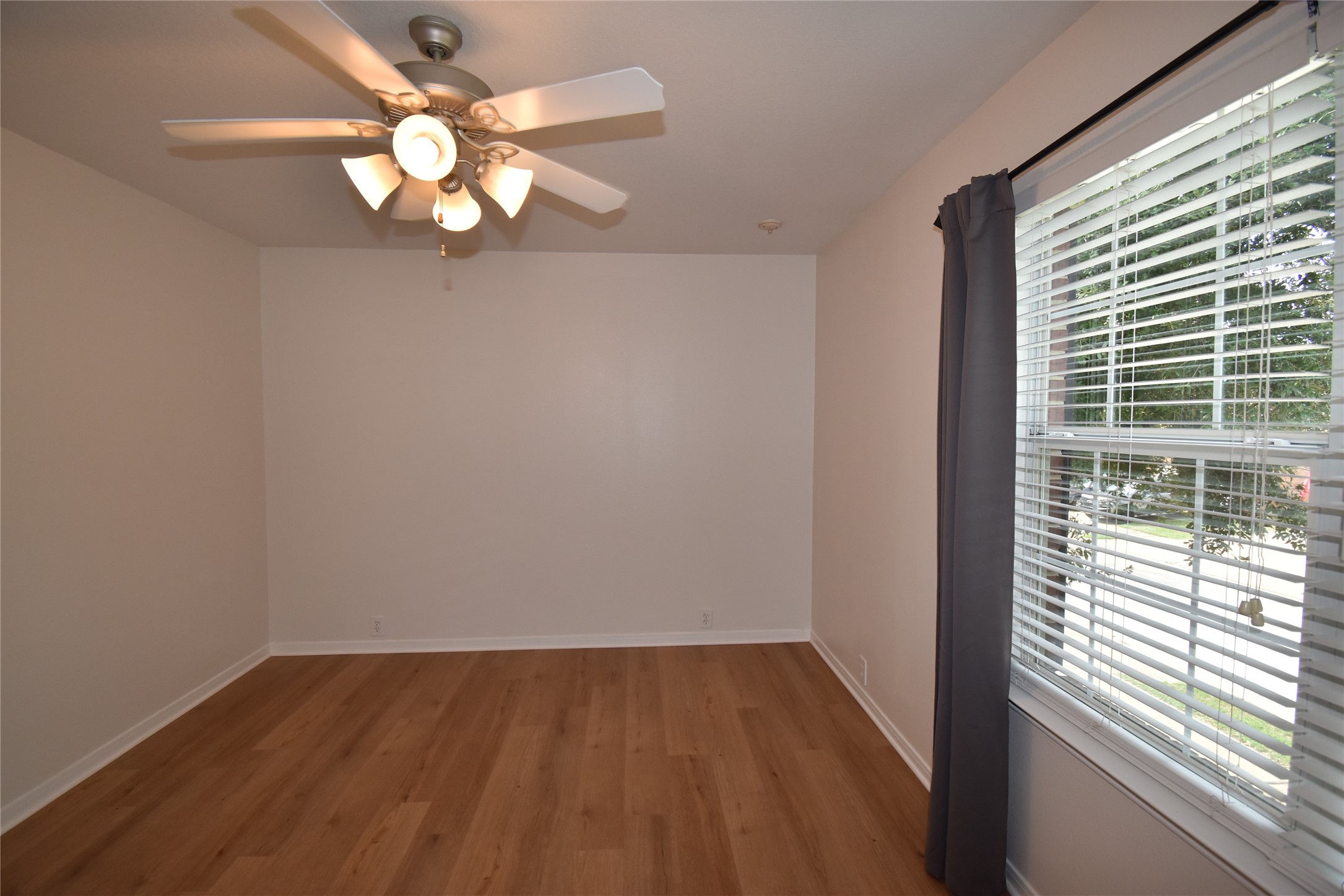 17611 Hoover Gardens Drive Property Photo 35