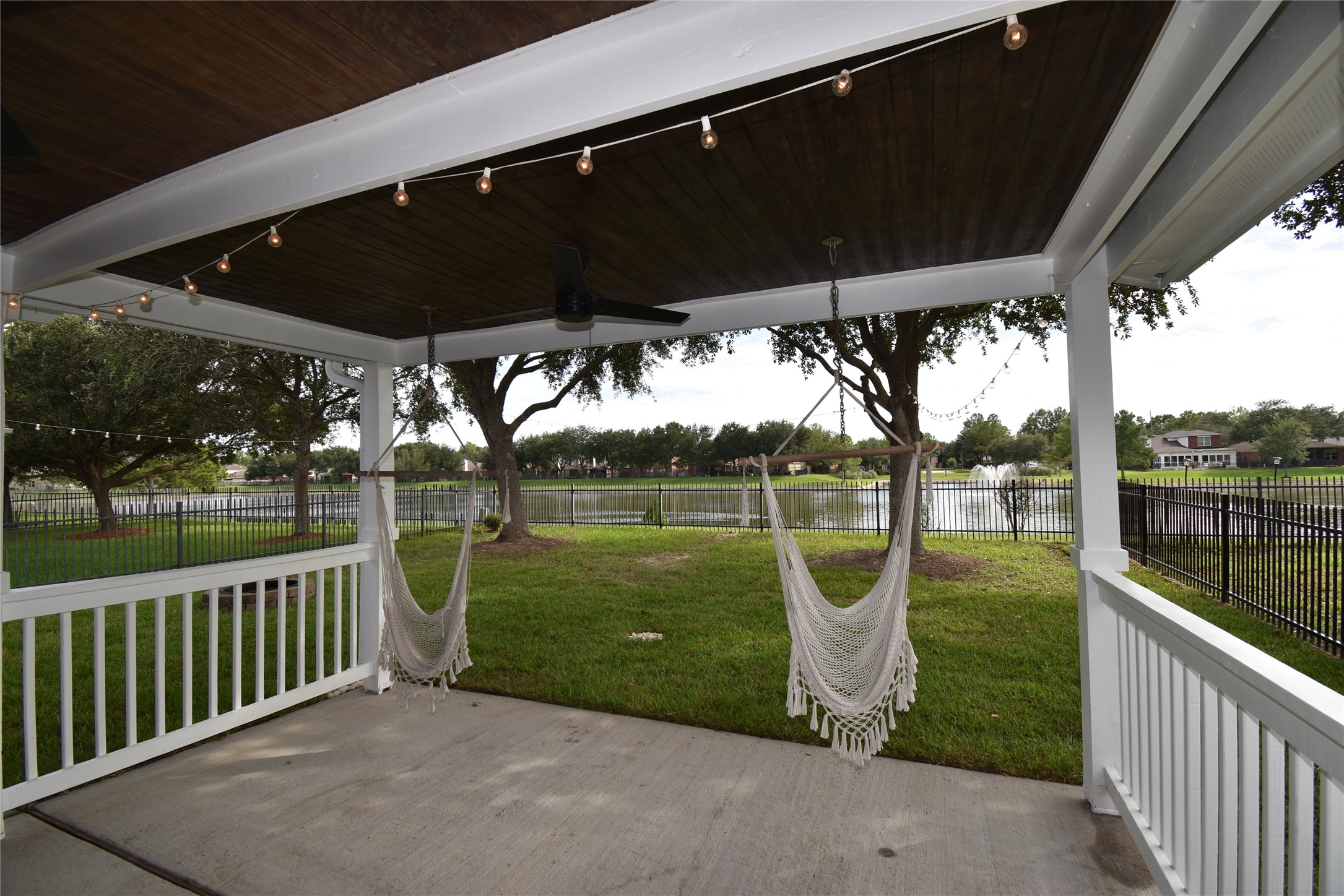 17611 Hoover Gardens Drive Property Photo 36