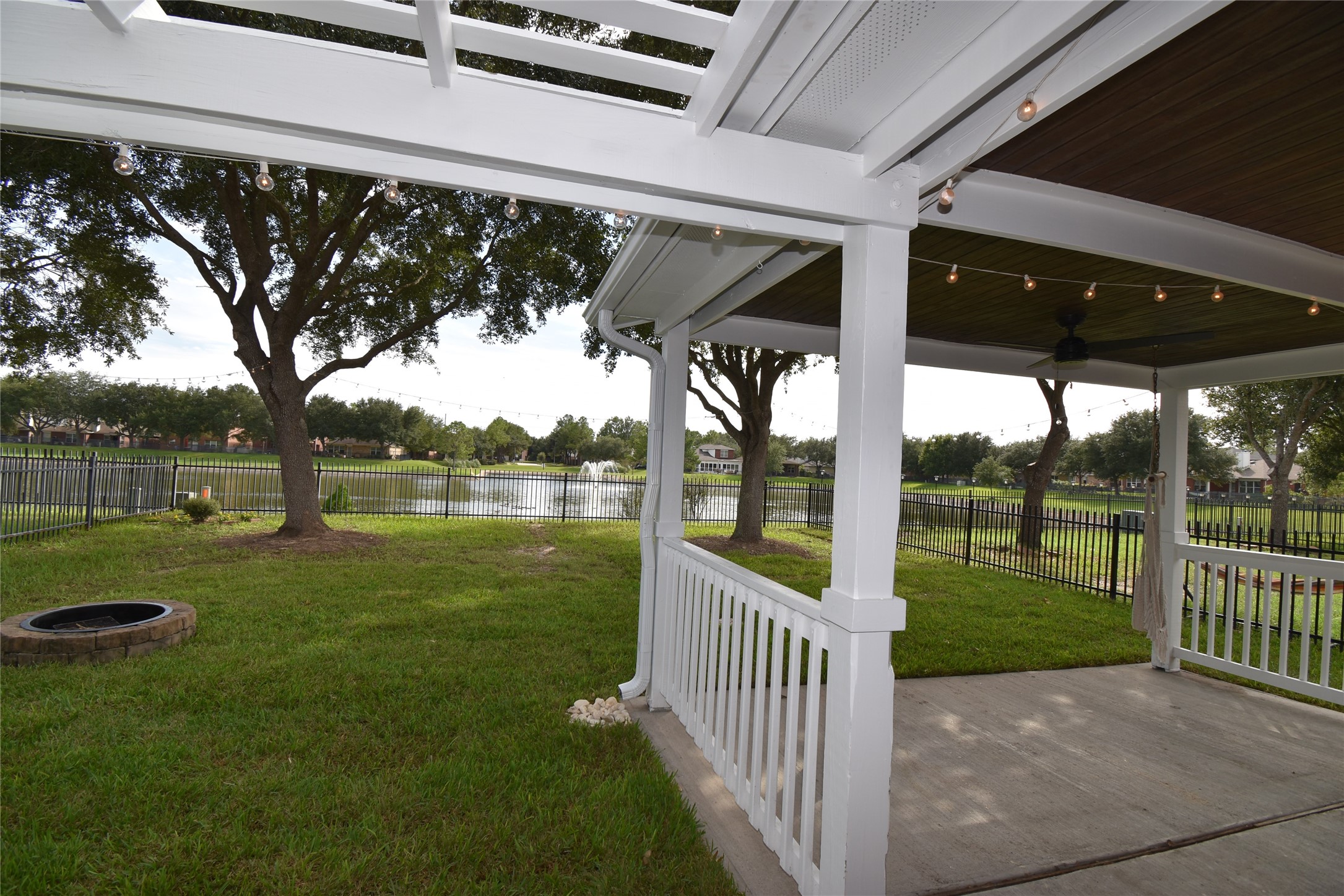 17611 Hoover Gardens Drive Property Photo 37