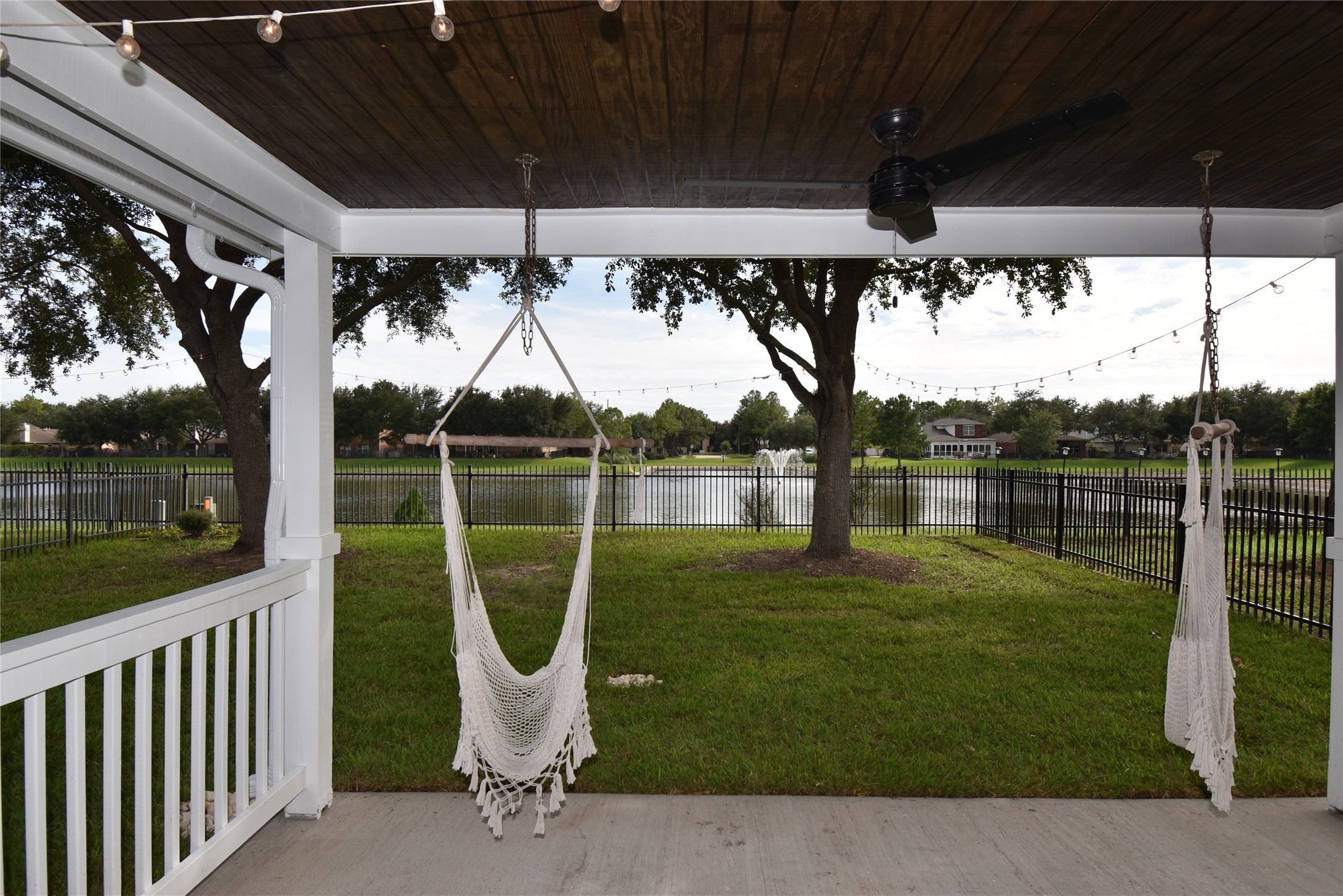 17611 Hoover Gardens Drive Property Photo 45