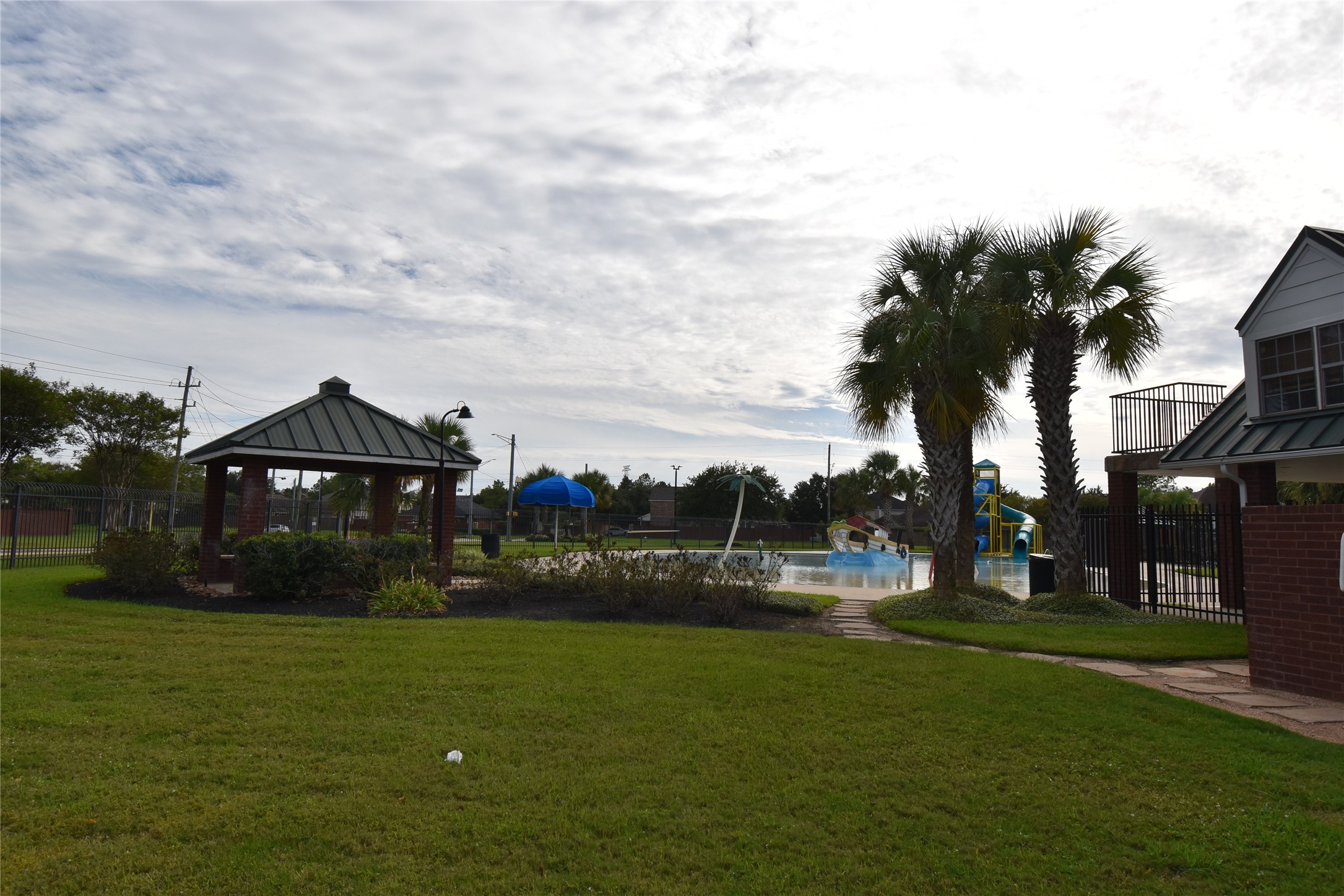 17611 Hoover Gardens Drive Property Photo 49