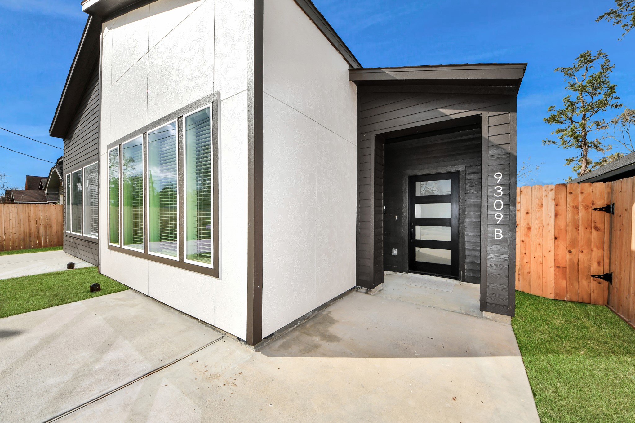 9309 Caddo Street B Property Photo 6