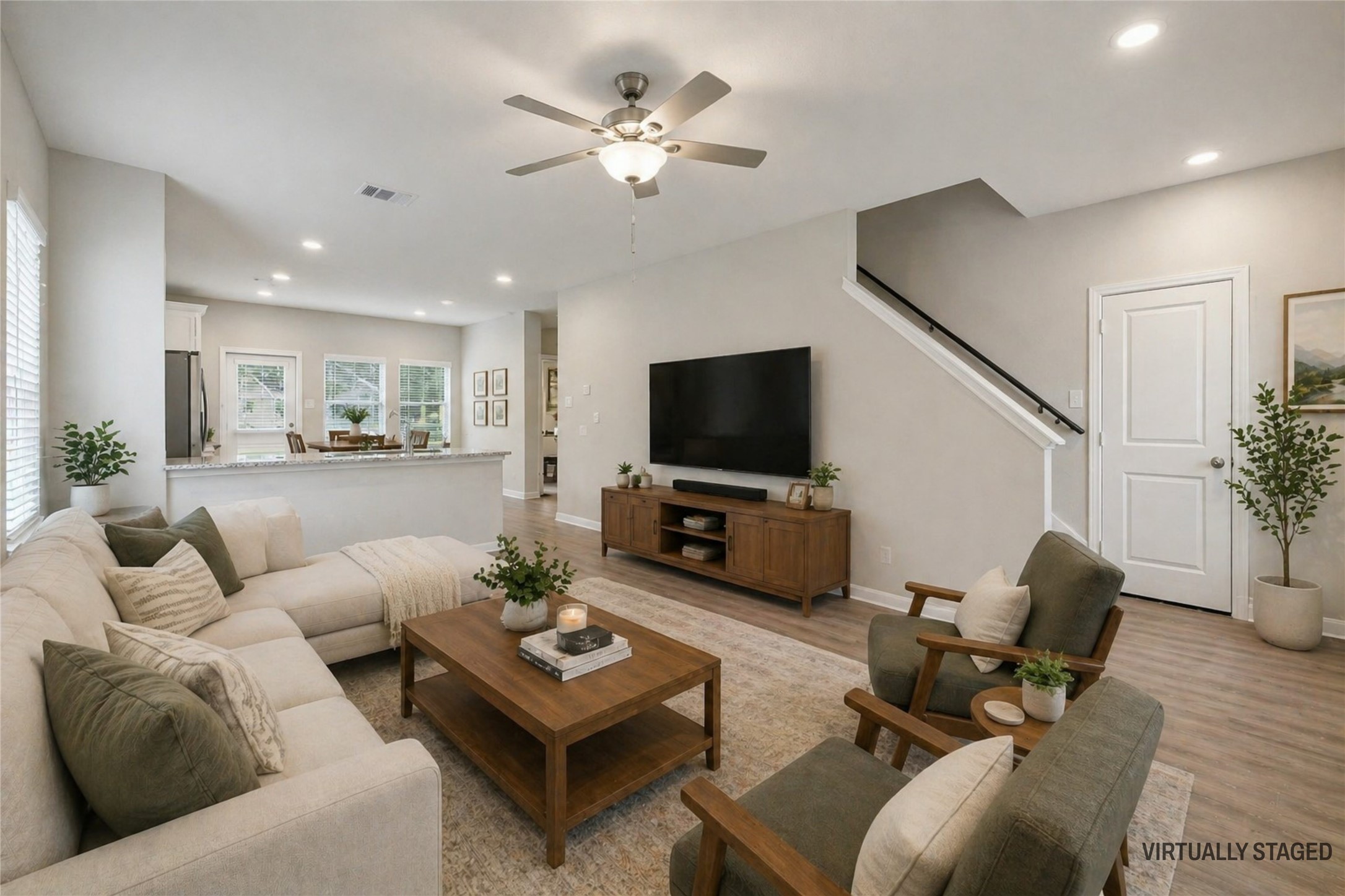 914 Roosevelt Street Property Photo 2