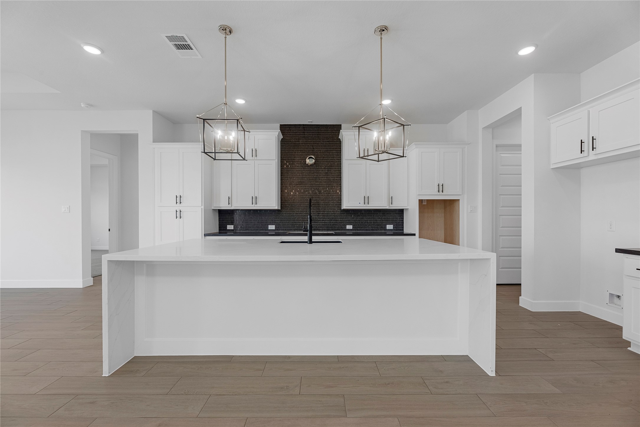 1615 Summer Pine Court Property Photo 4