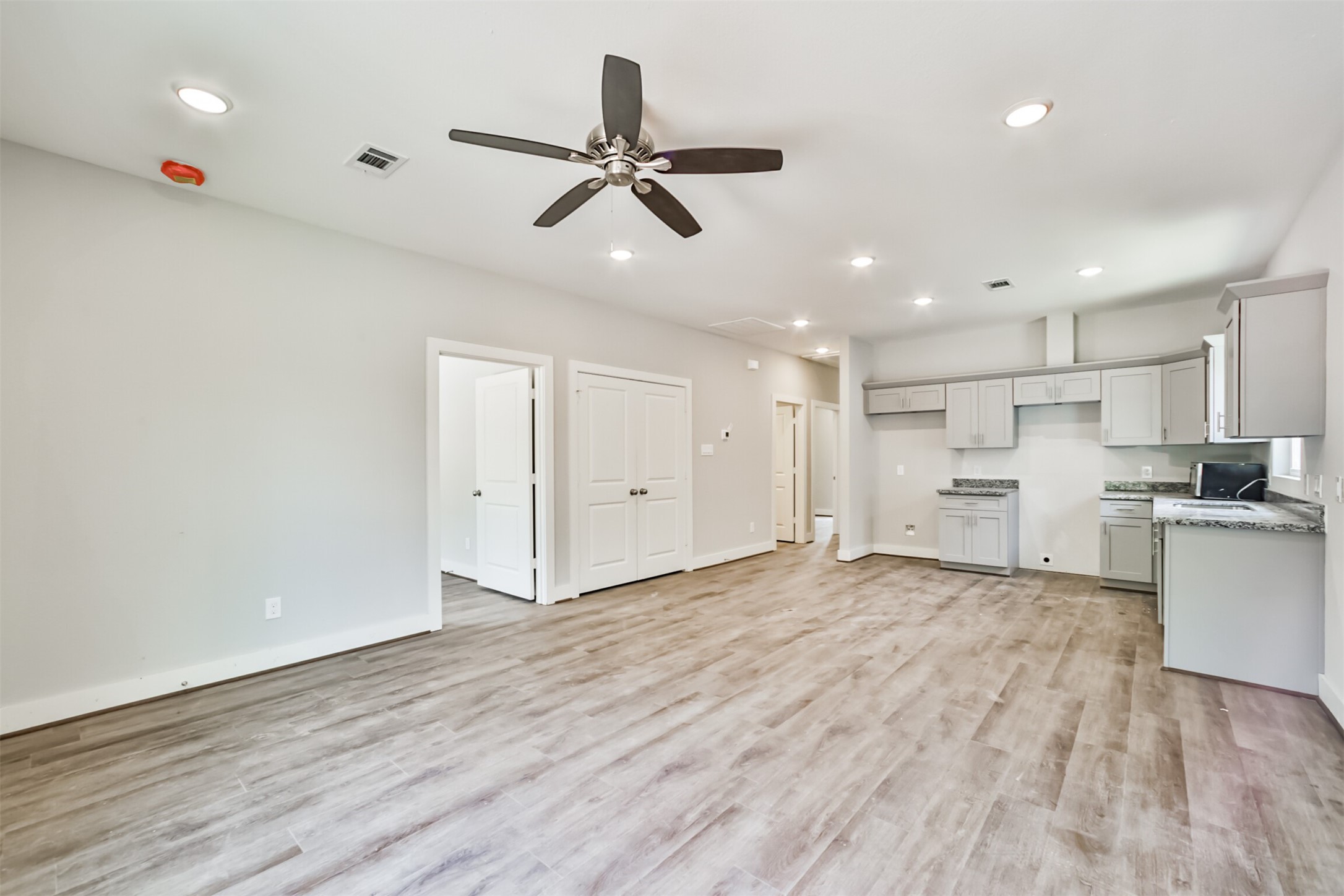 420 Ave B Property Photo 3