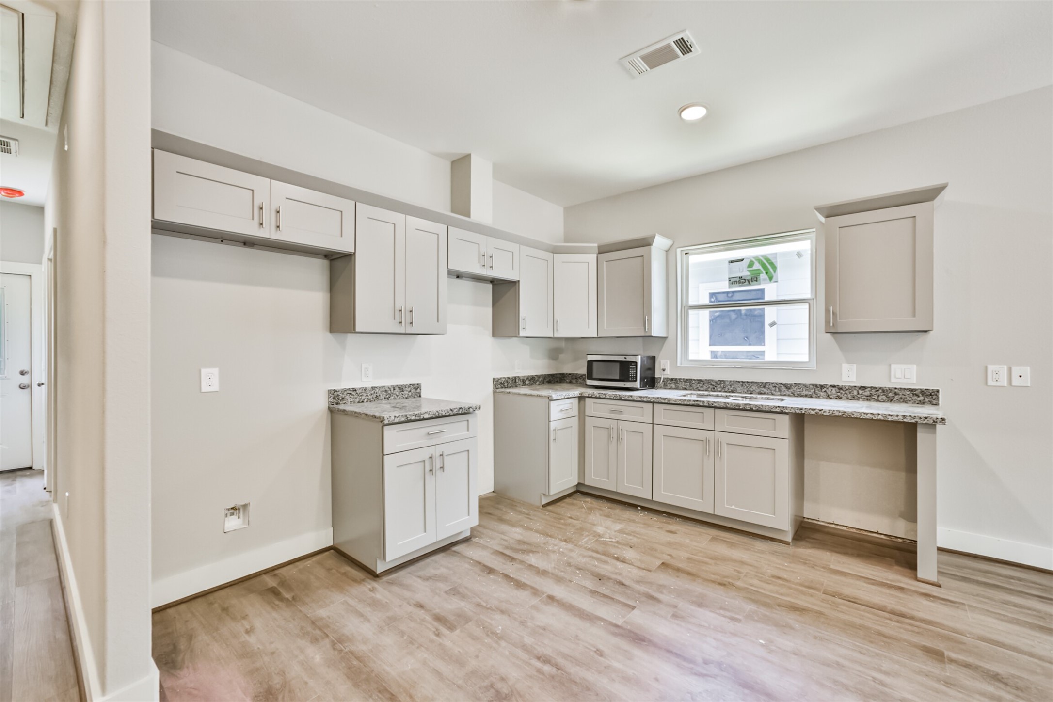 420 Ave B Property Photo 5
