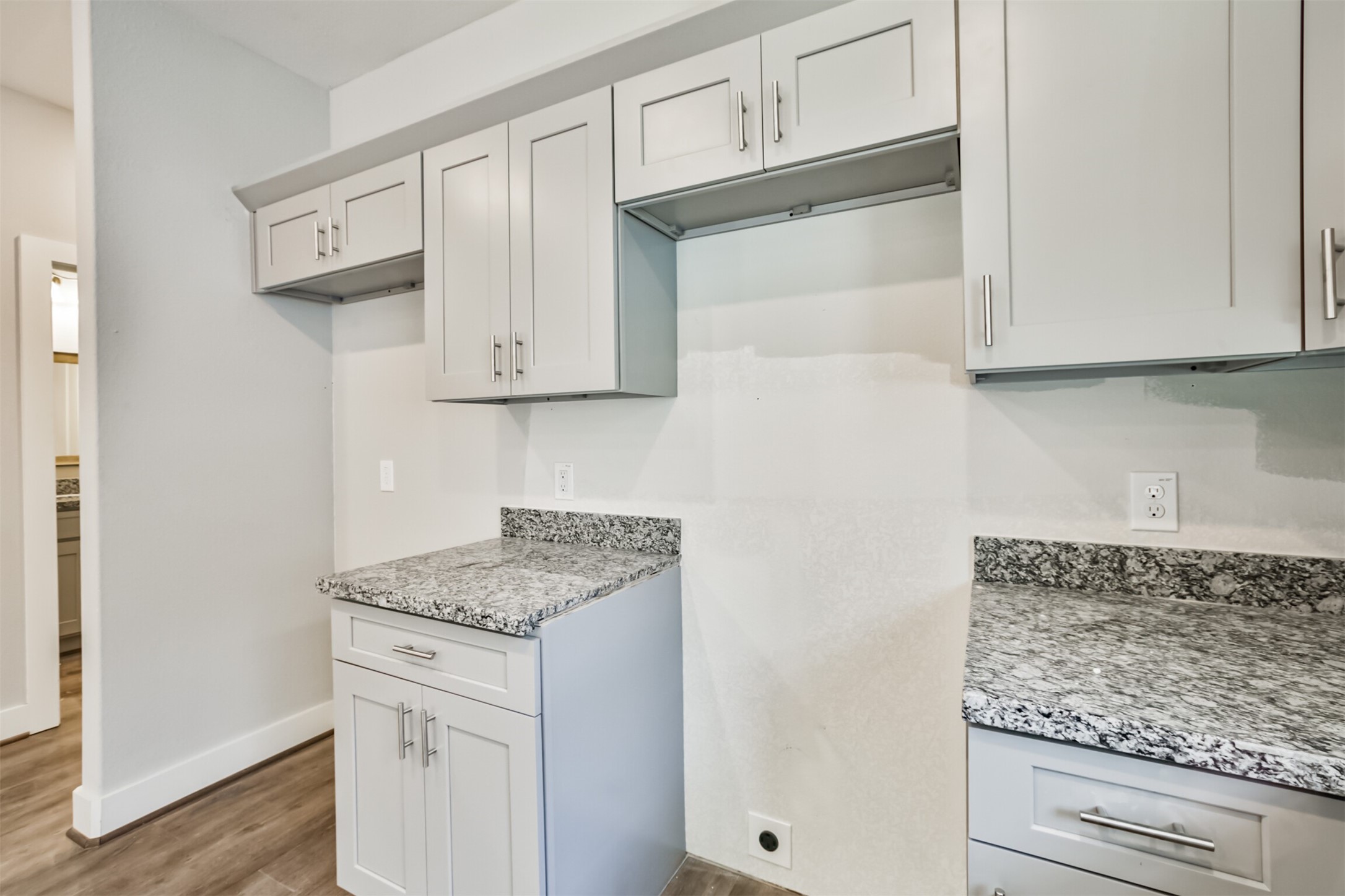 420 Ave B Property Photo 6