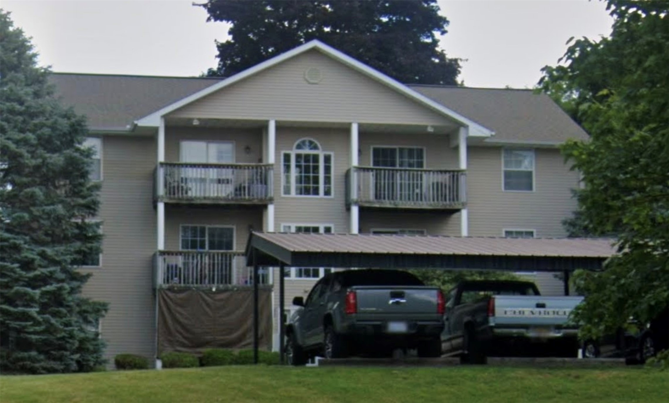 116 Devon Ave Property Photo 4