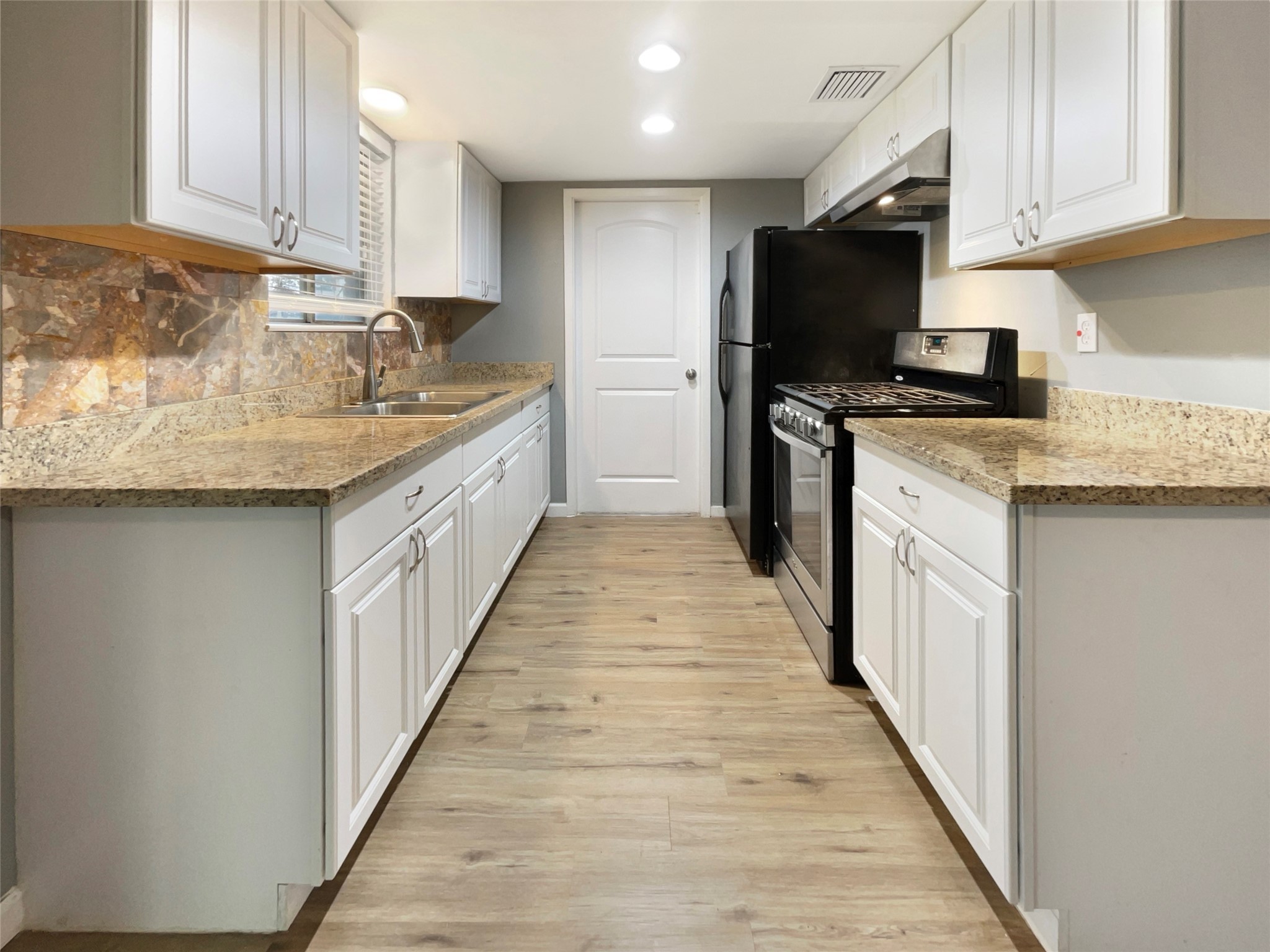 8811 Cottage Gate Lane Property Photo 6