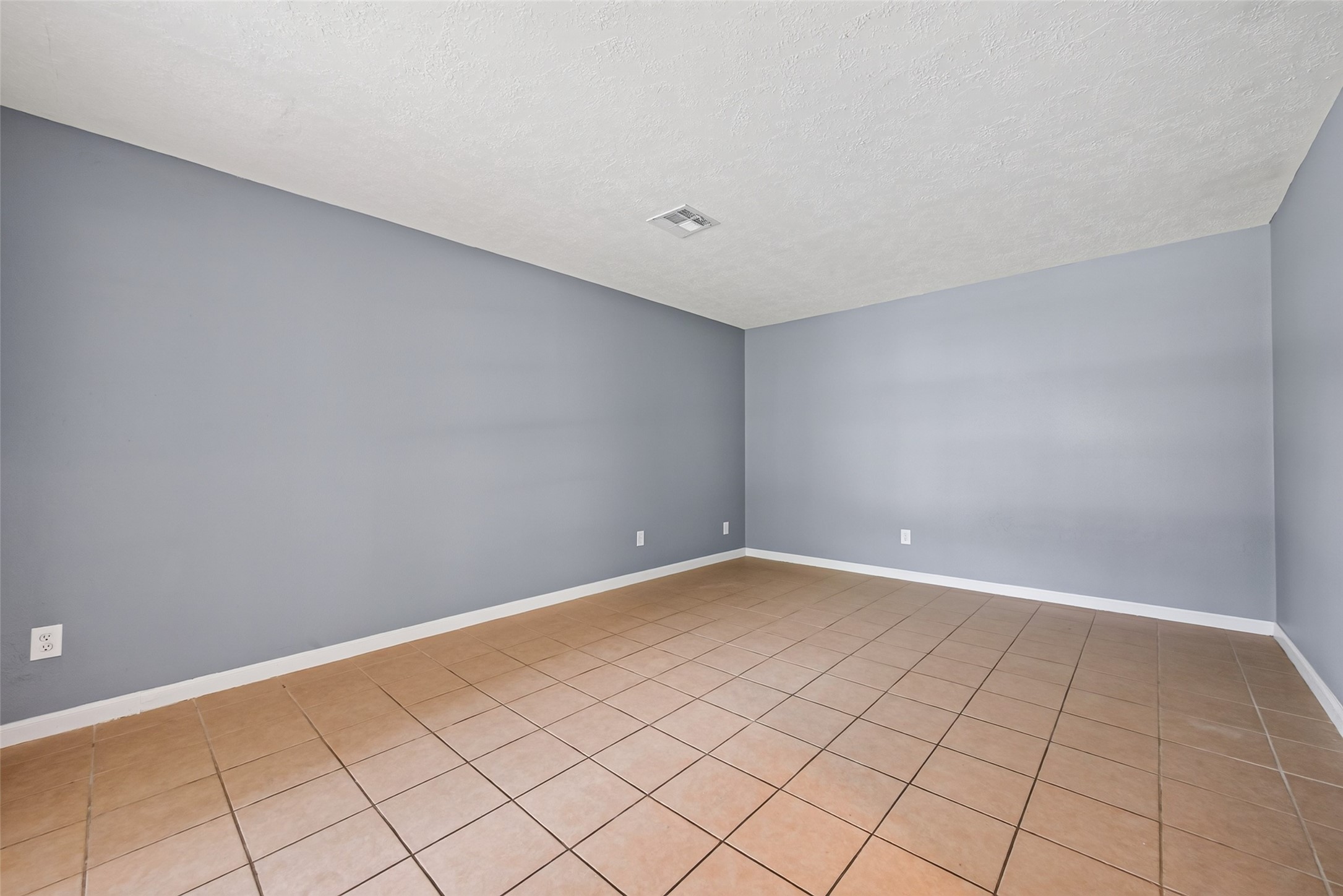 6715 Greenvale Lane Property Photo 4