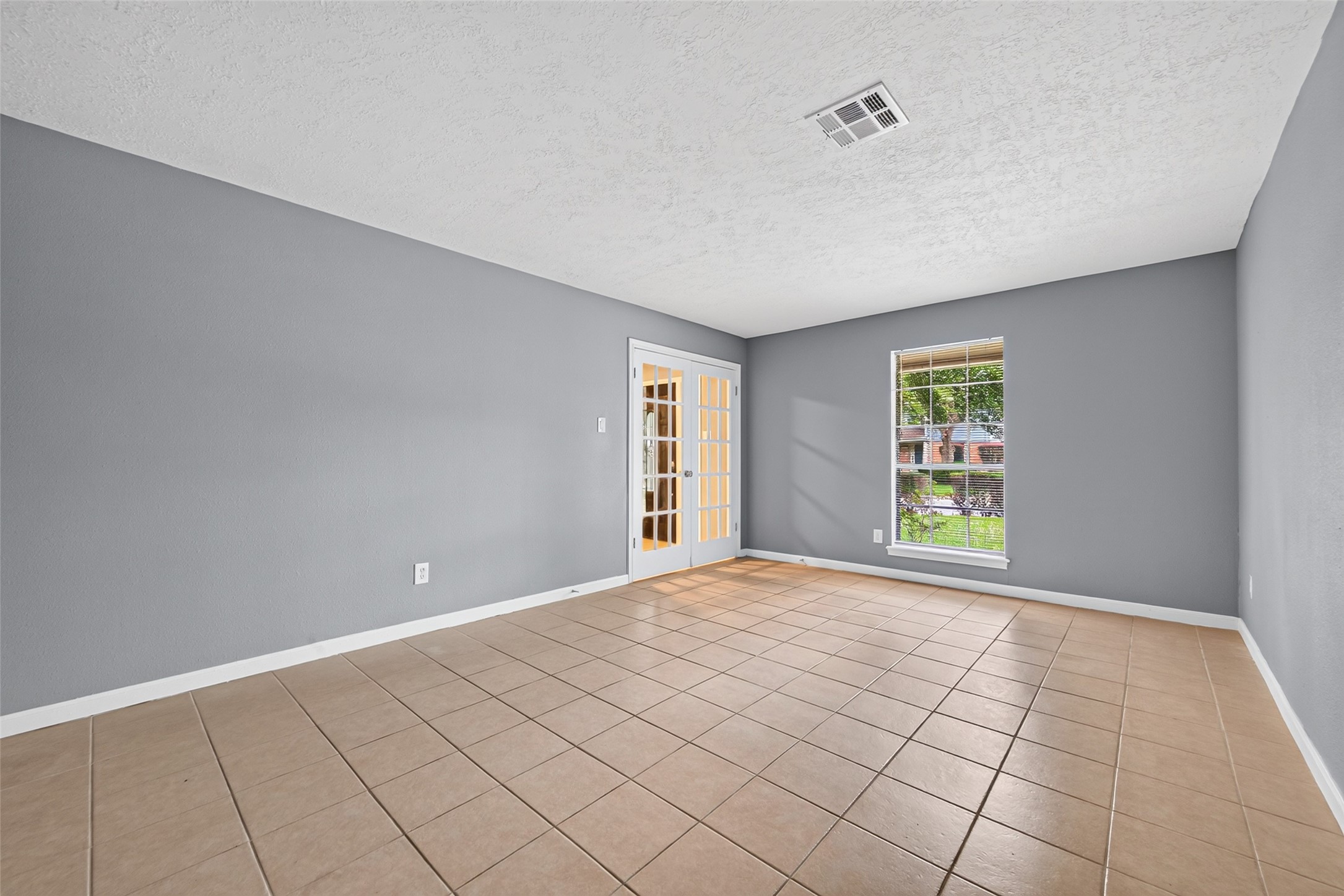 6715 Greenvale Lane Property Photo 6