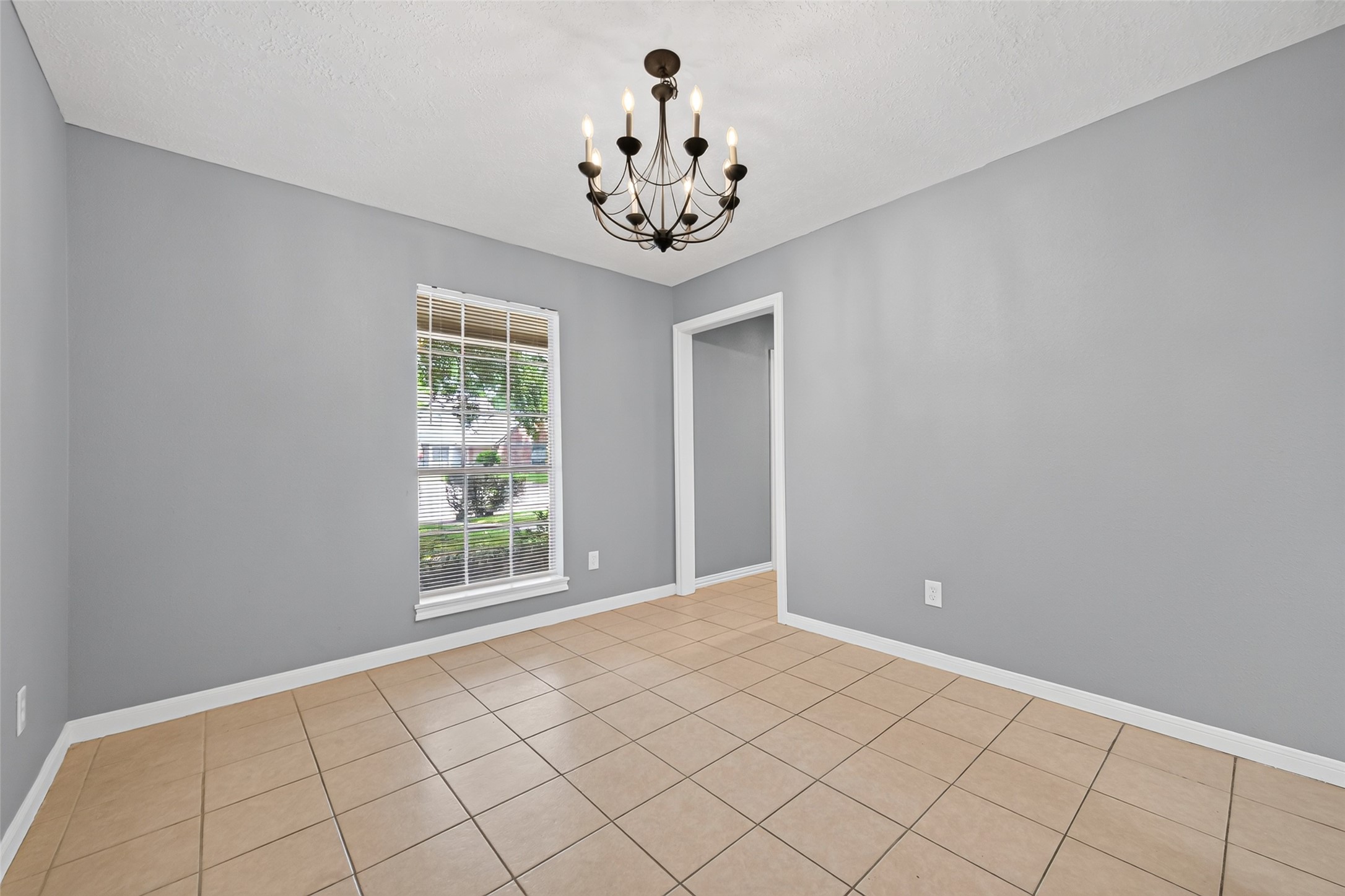 6715 Greenvale Lane Property Photo 9