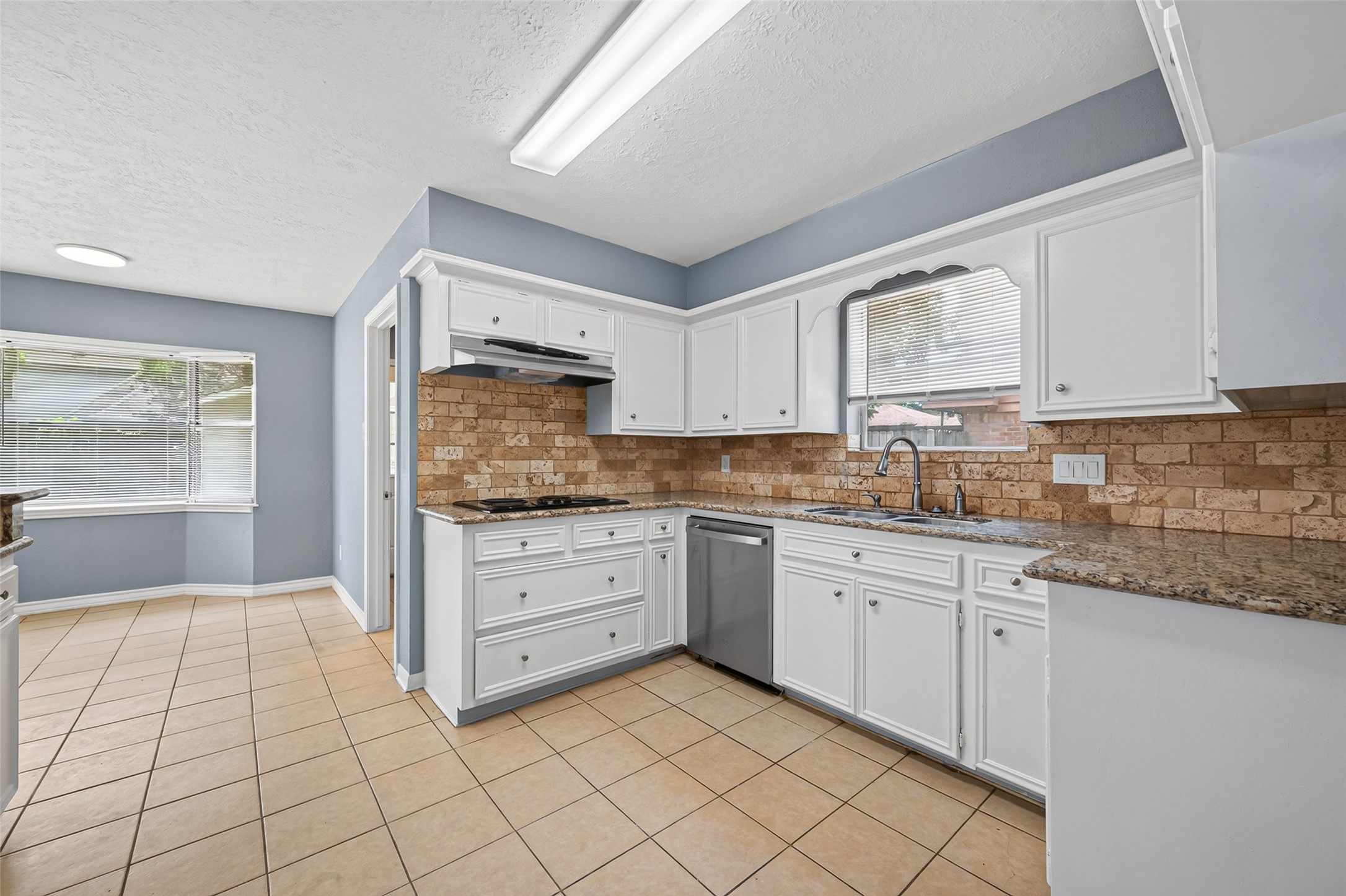 6715 Greenvale Lane Property Photo 10